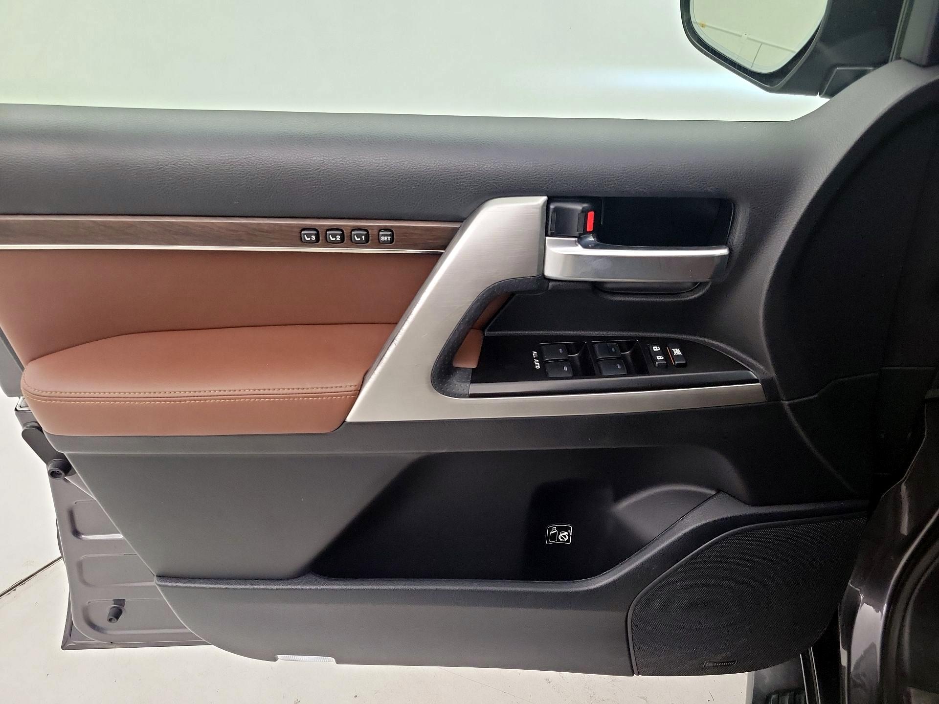 Thumbnail: 2016 Toyota Land Cruiser - 12