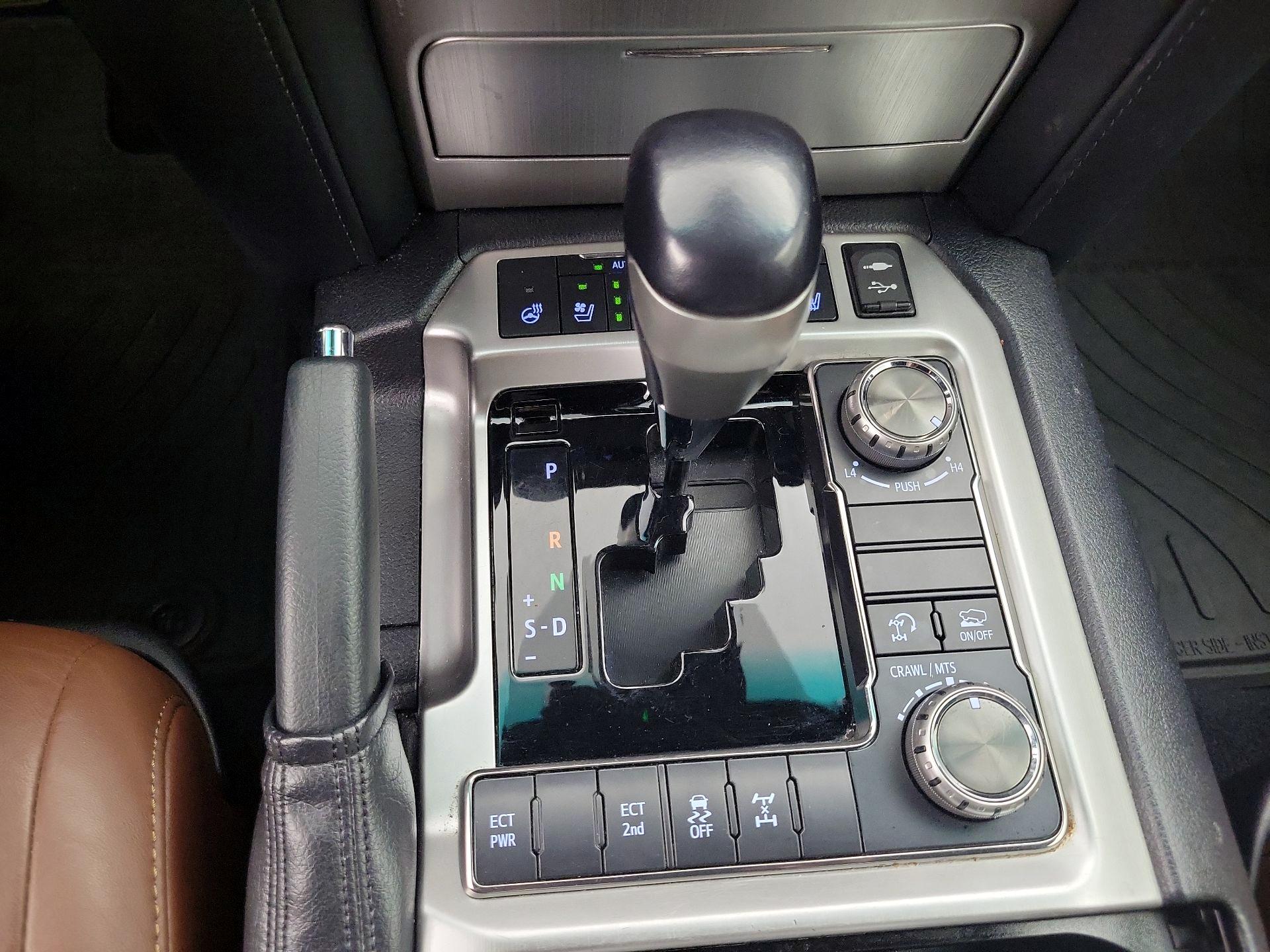 Thumbnail: 2016 Toyota Land Cruiser - 18