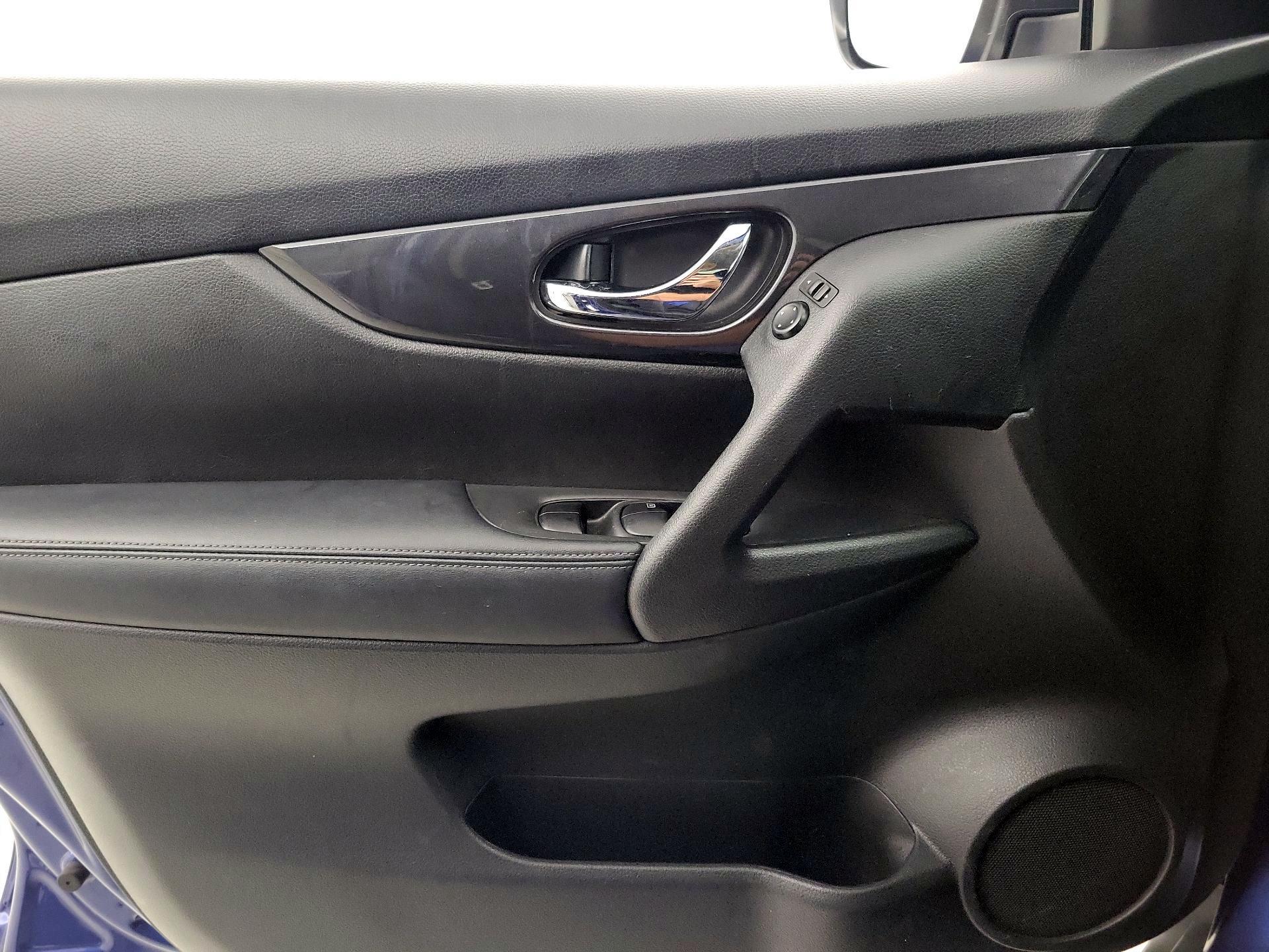 Thumbnail: 2019 Nissan Rogue - 12