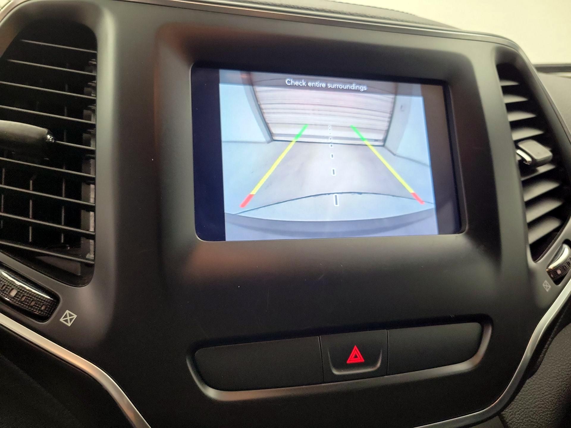 Thumbnail: 2019 Jeep Cherokee - 14