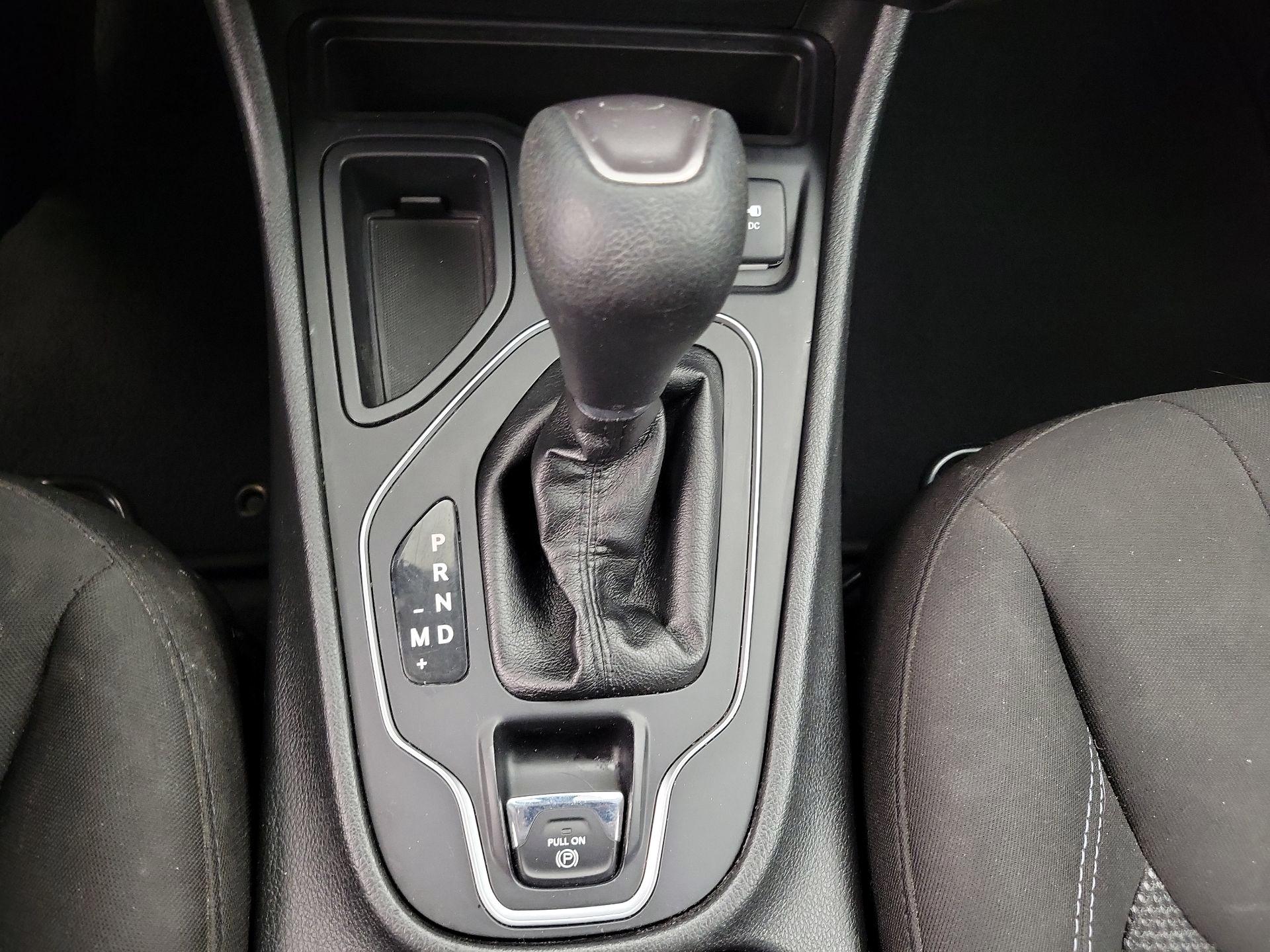 Thumbnail: 2019 Jeep Cherokee - 17