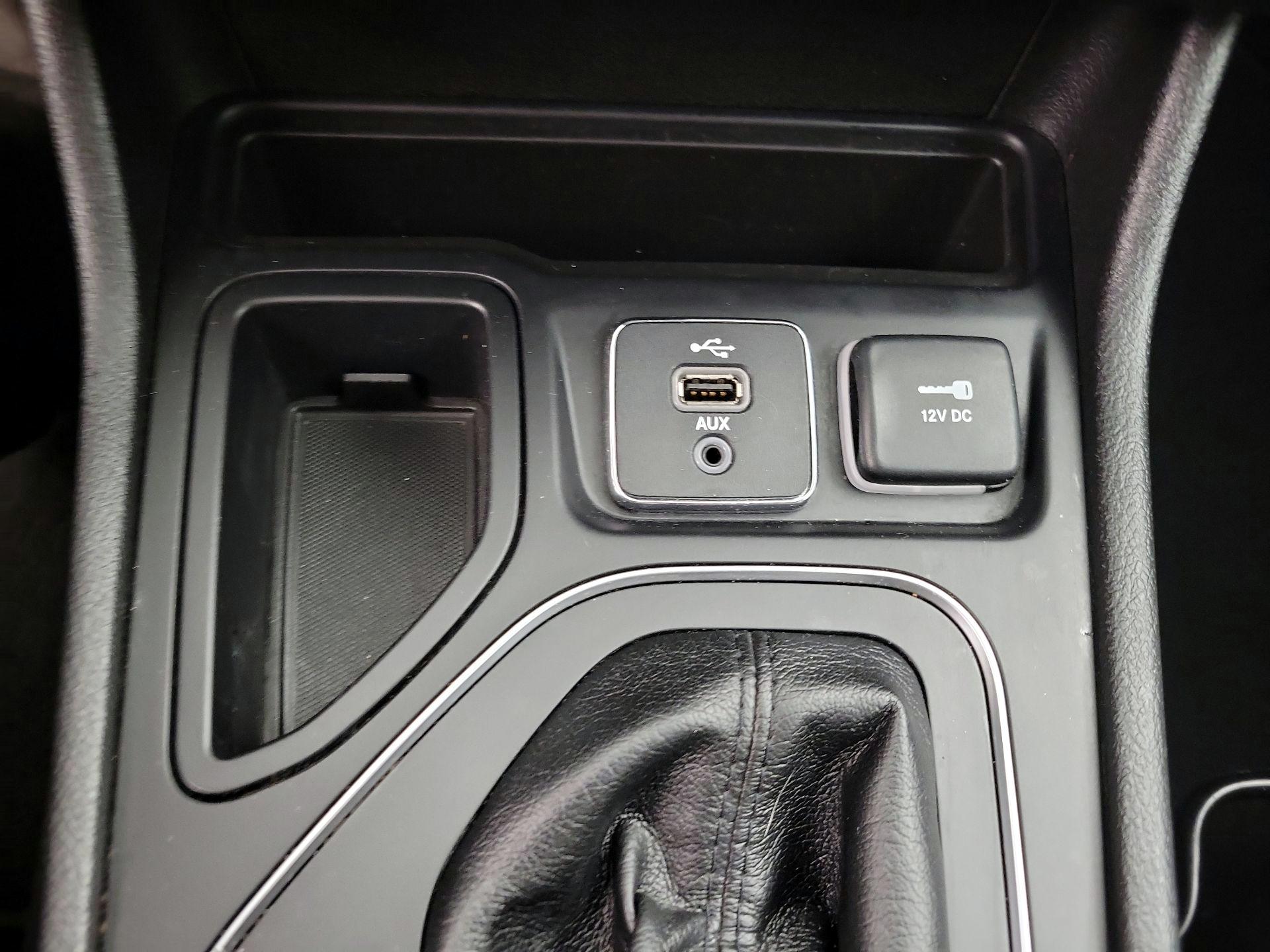 Thumbnail: 2019 Jeep Cherokee - 18