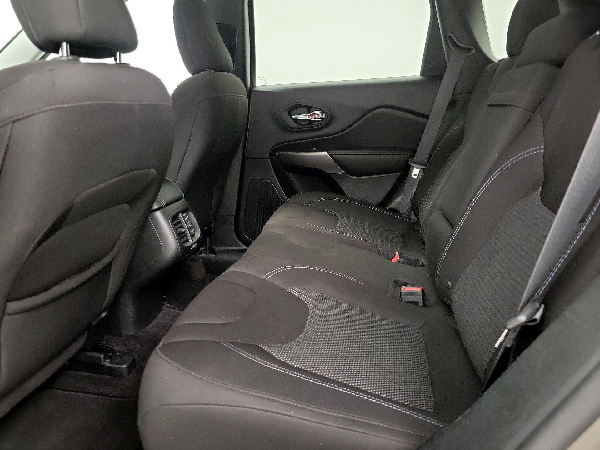 Thumbnail: 2019 Jeep Cherokee - 19