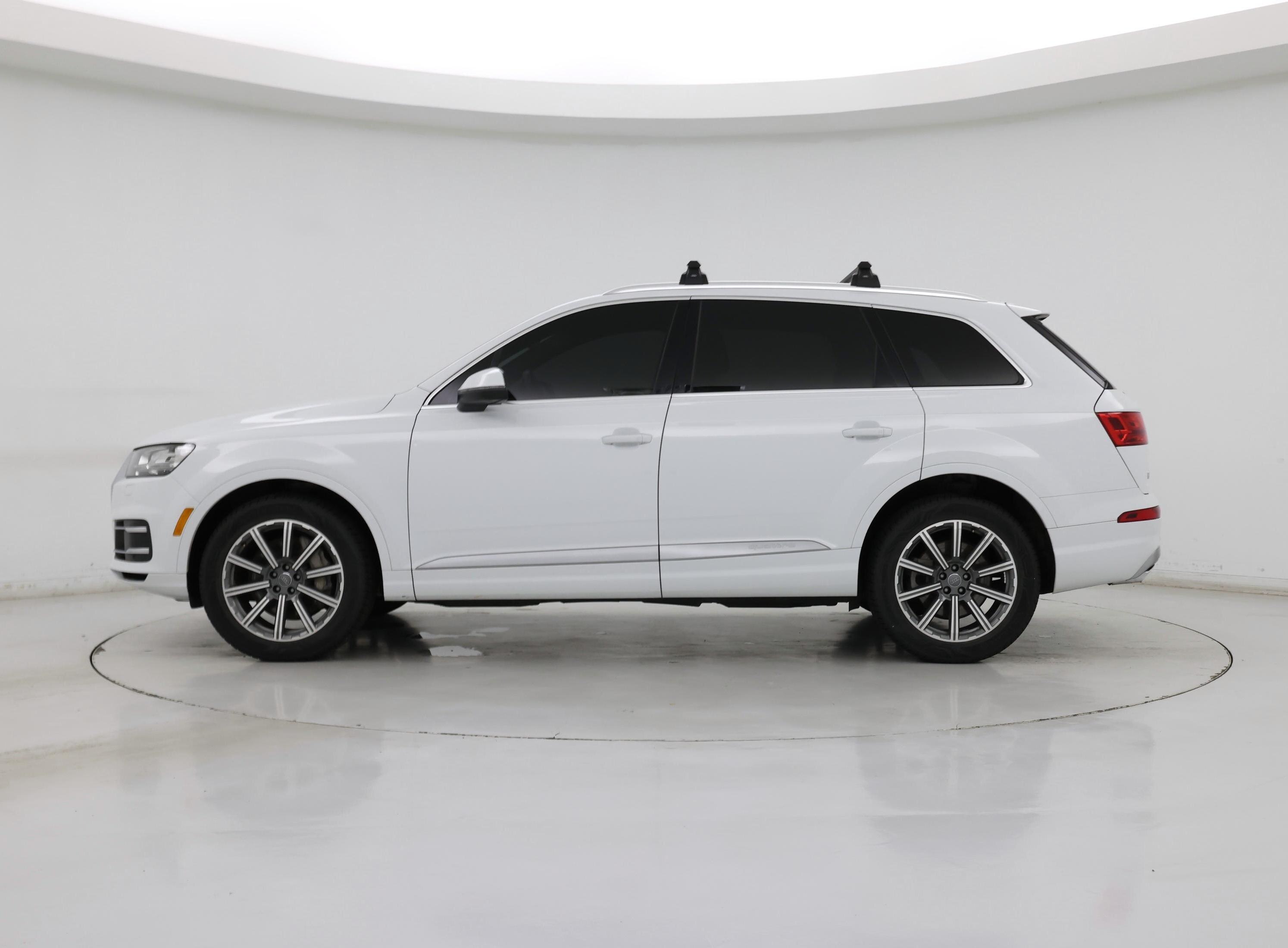 Thumbnail: 2019 Audi Q7 - 3