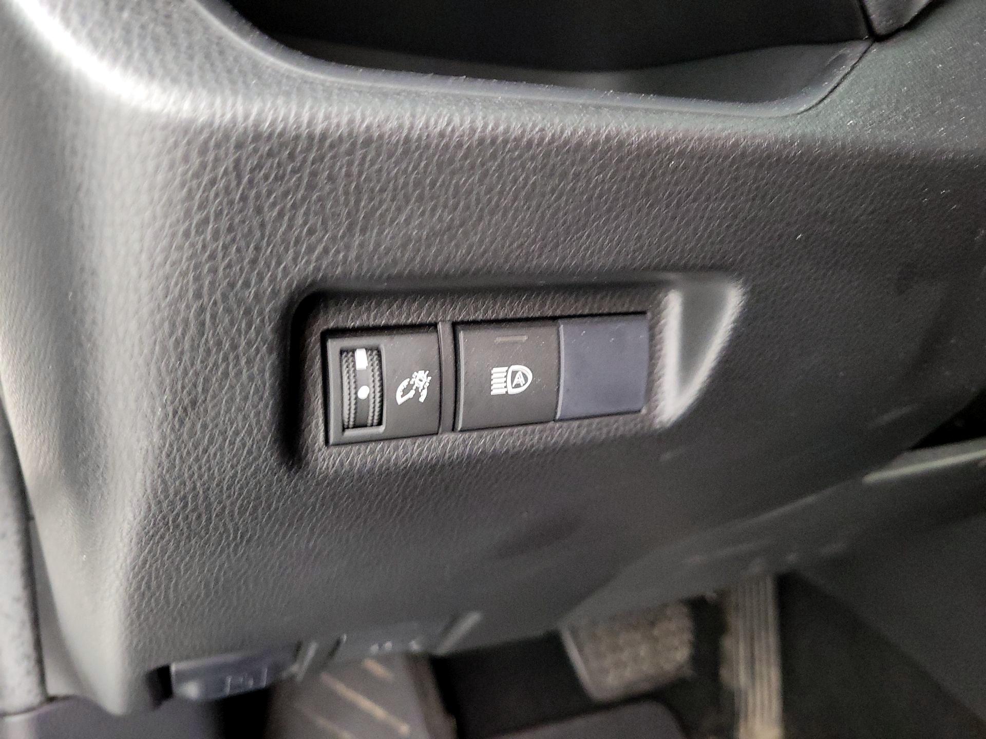 Thumbnail: 2019 Toyota RAV4 - 13