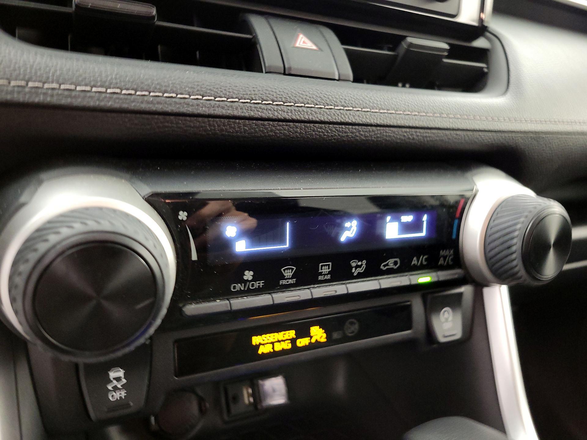 Thumbnail: 2019 Toyota RAV4 - 16