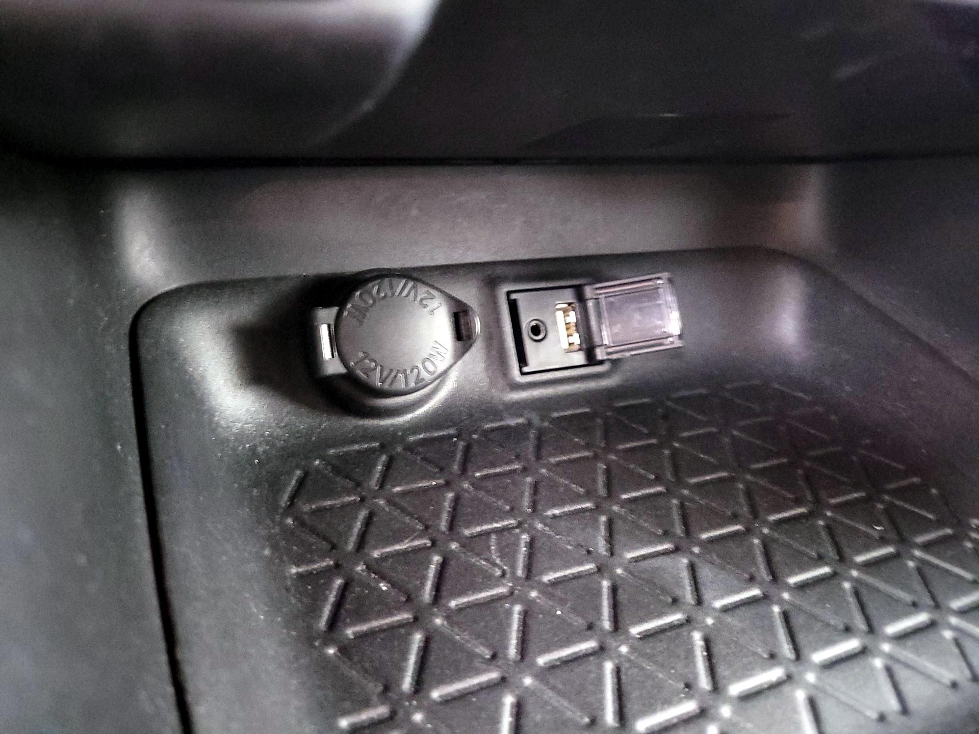 Thumbnail: 2019 Toyota RAV4 - 18