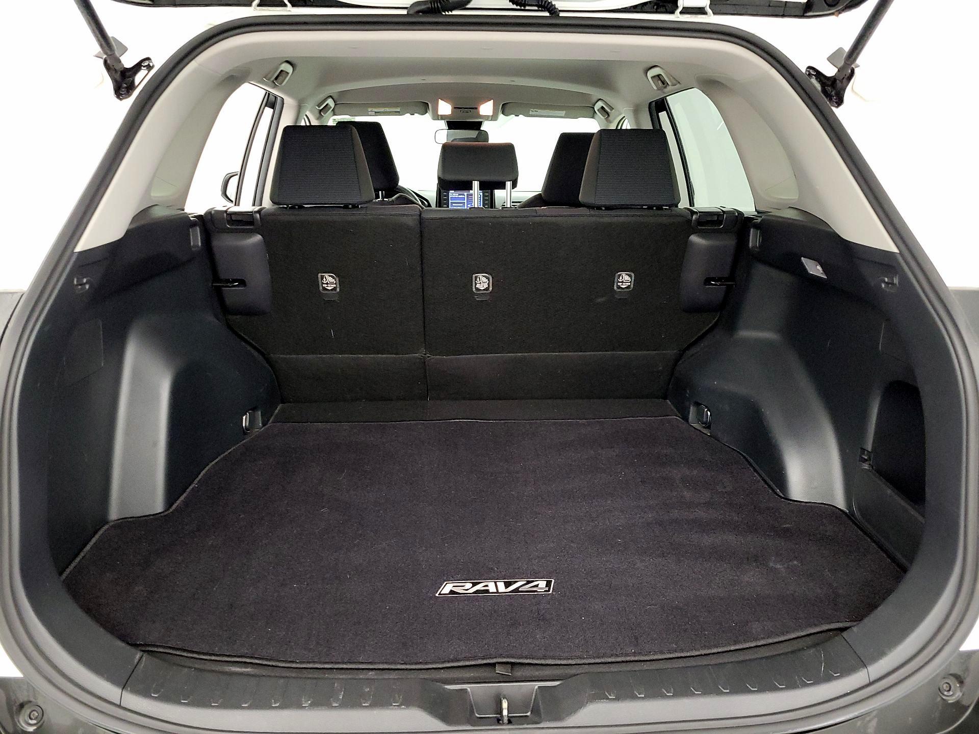 Thumbnail: 2019 Toyota RAV4 - 20