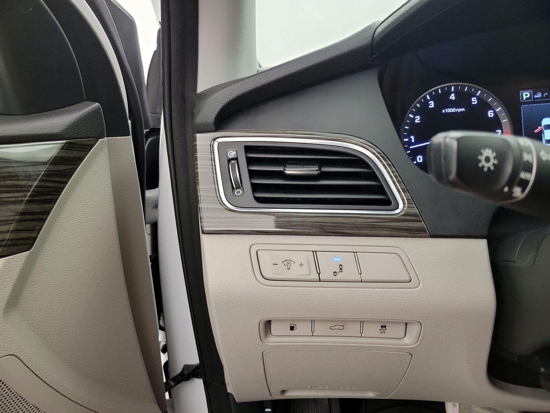 Thumbnail: 2015 Hyundai Sonata - 13