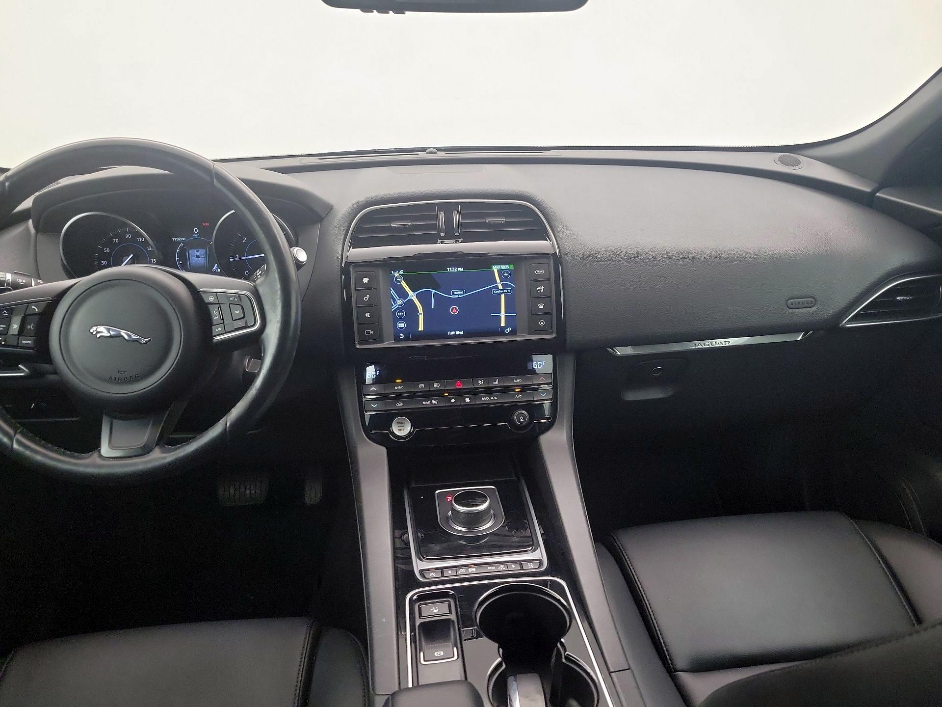 Thumbnail: 2017 Jaguar F-Pace - 9