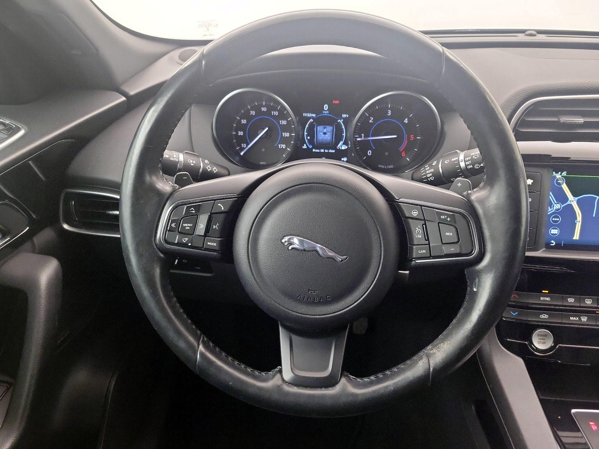 Thumbnail: 2017 Jaguar F-Pace - 10