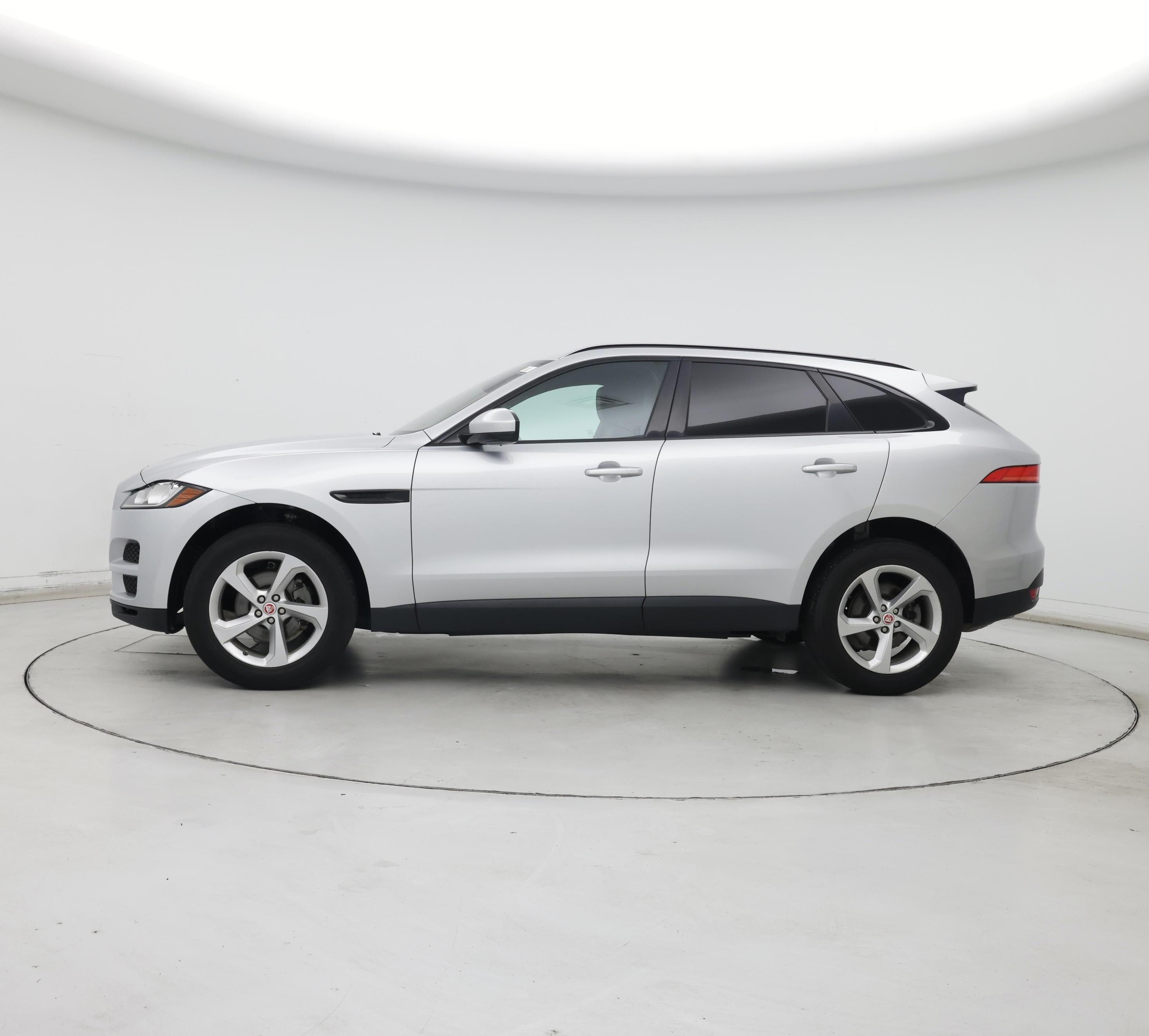 Thumbnail: 2017 Jaguar F-Pace - 3