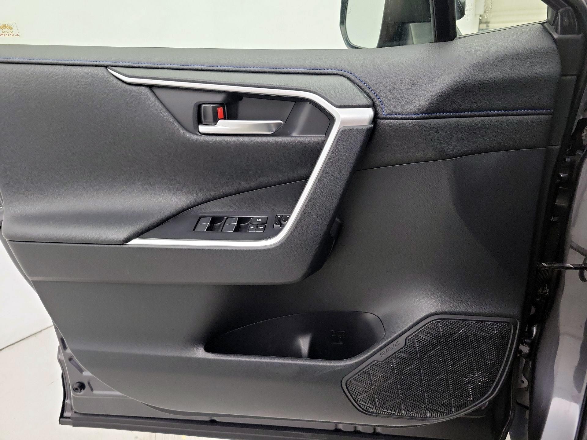 Thumbnail: 2020 Toyota RAV4 - 12