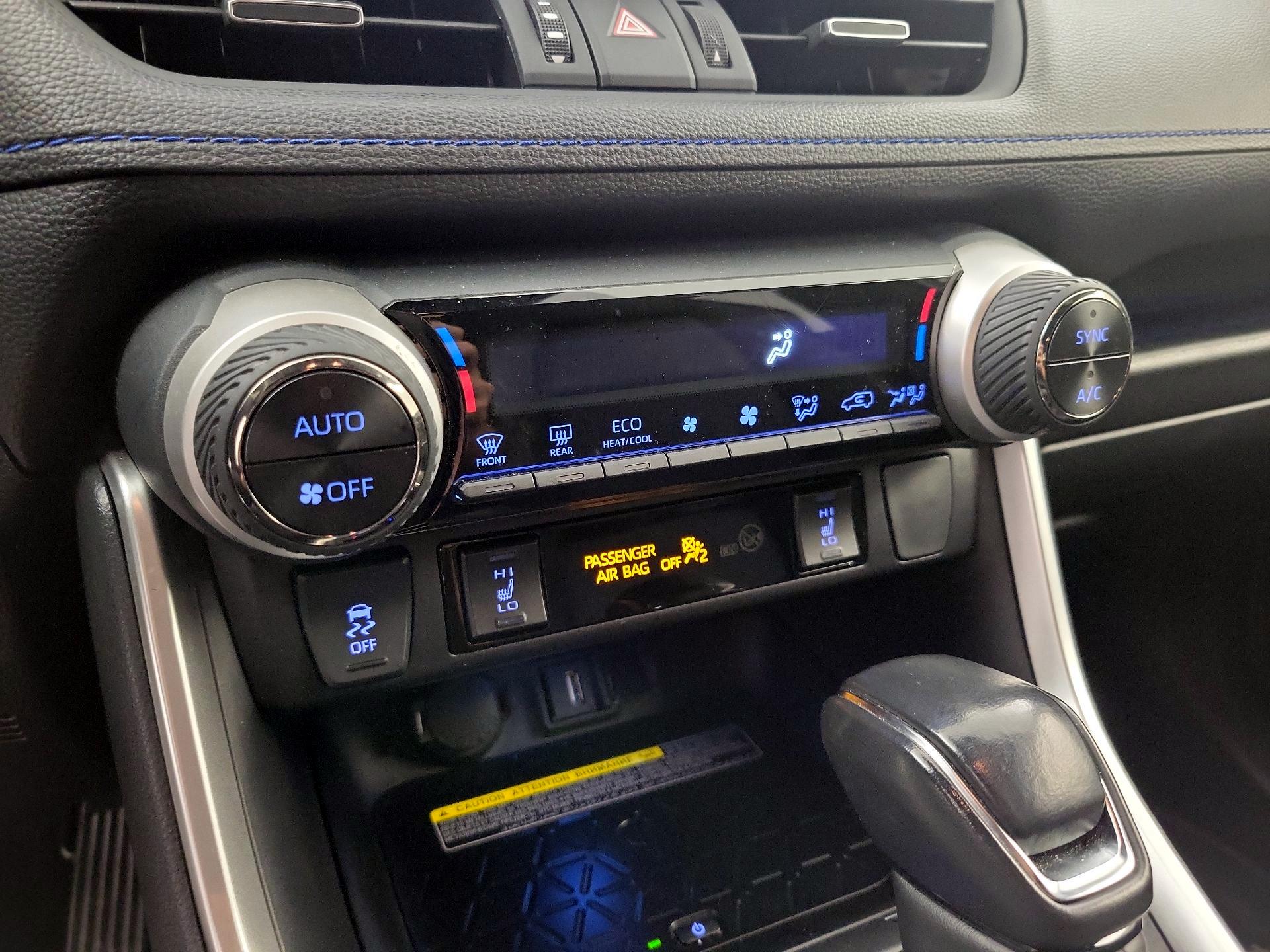 Thumbnail: 2020 Toyota RAV4 - 17