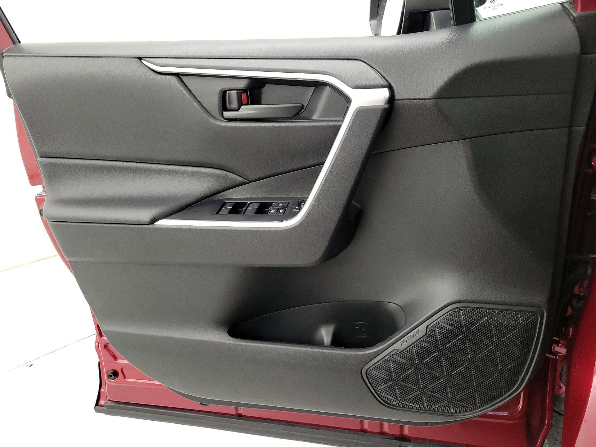 Thumbnail: 2022 Toyota RAV4 - 12