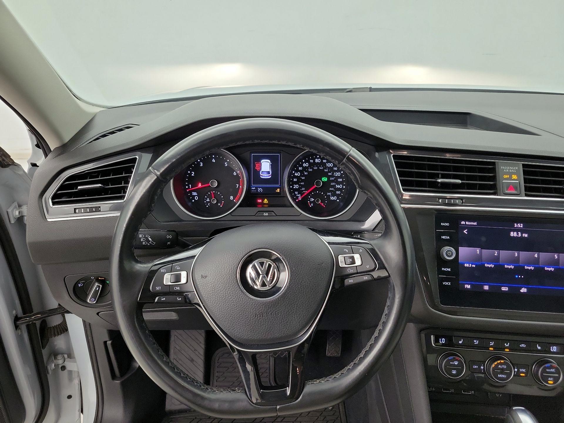 Thumbnail: 2018 Volkswagen Tiguan - 10