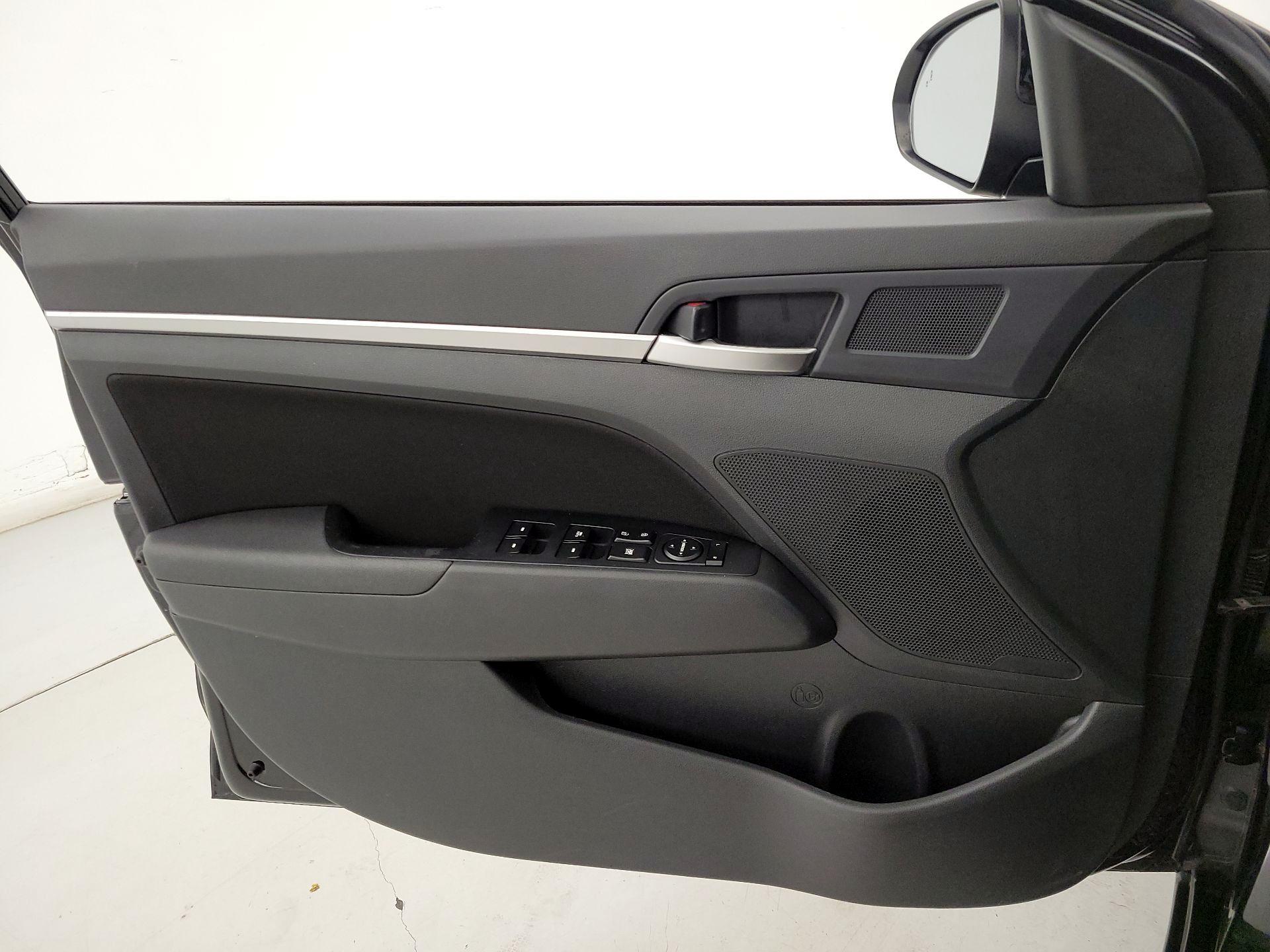 Thumbnail: 2020 Hyundai Elantra - 12
