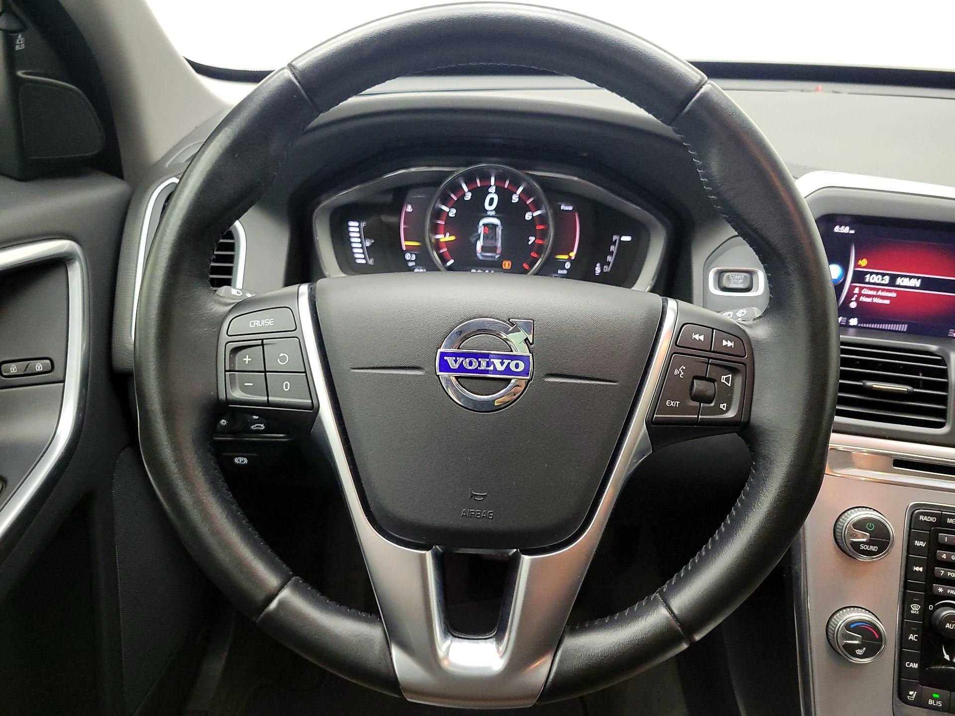 Thumbnail: 2017 Volvo XC60 - 10