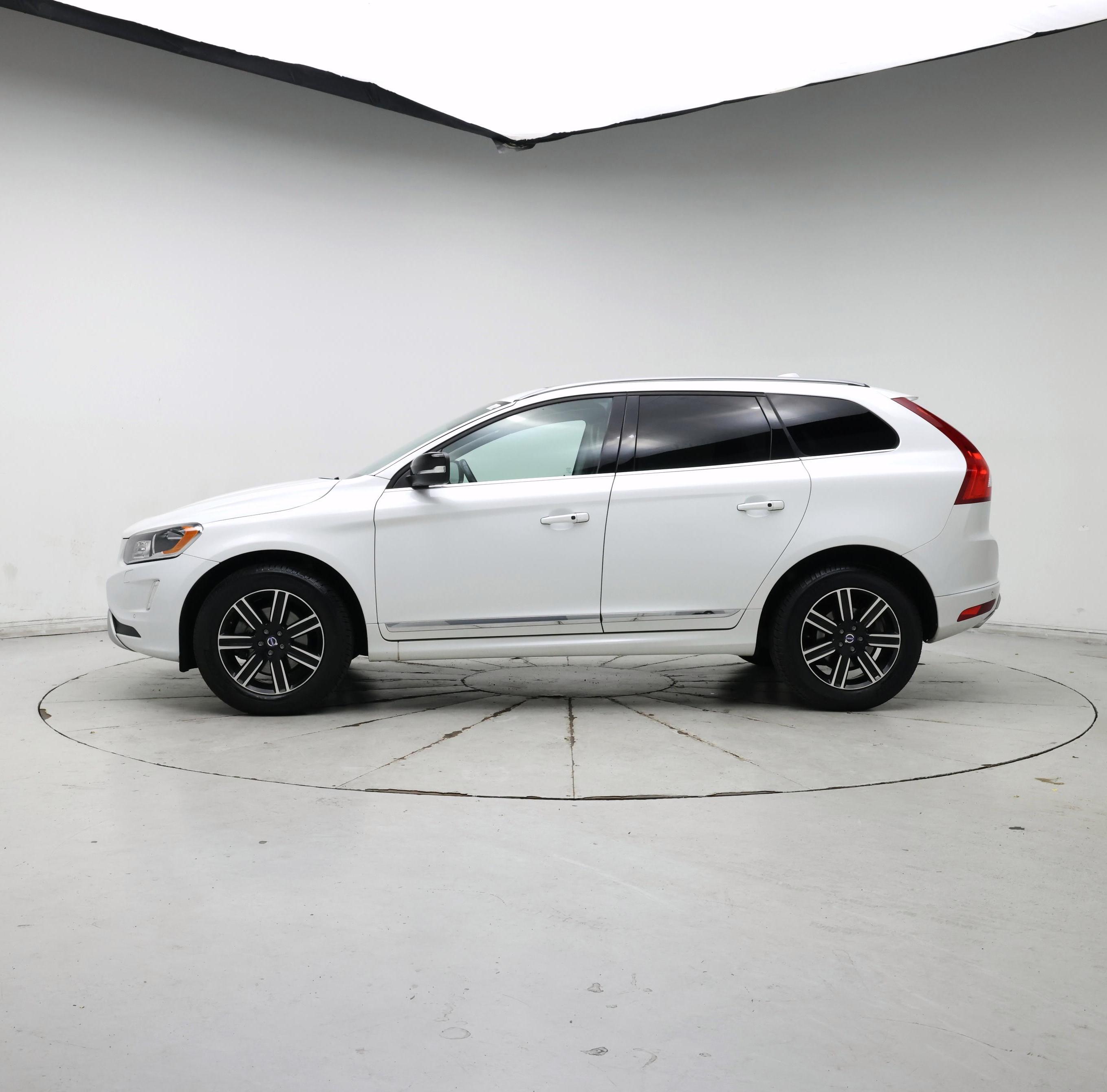 Thumbnail: 2017 Volvo XC60 - 3