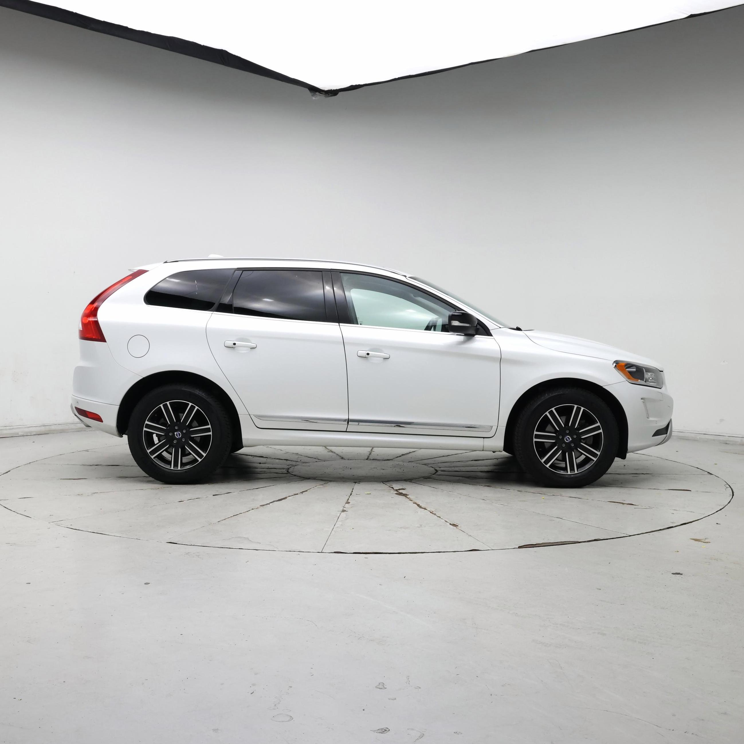Thumbnail: 2017 Volvo XC60 - 7