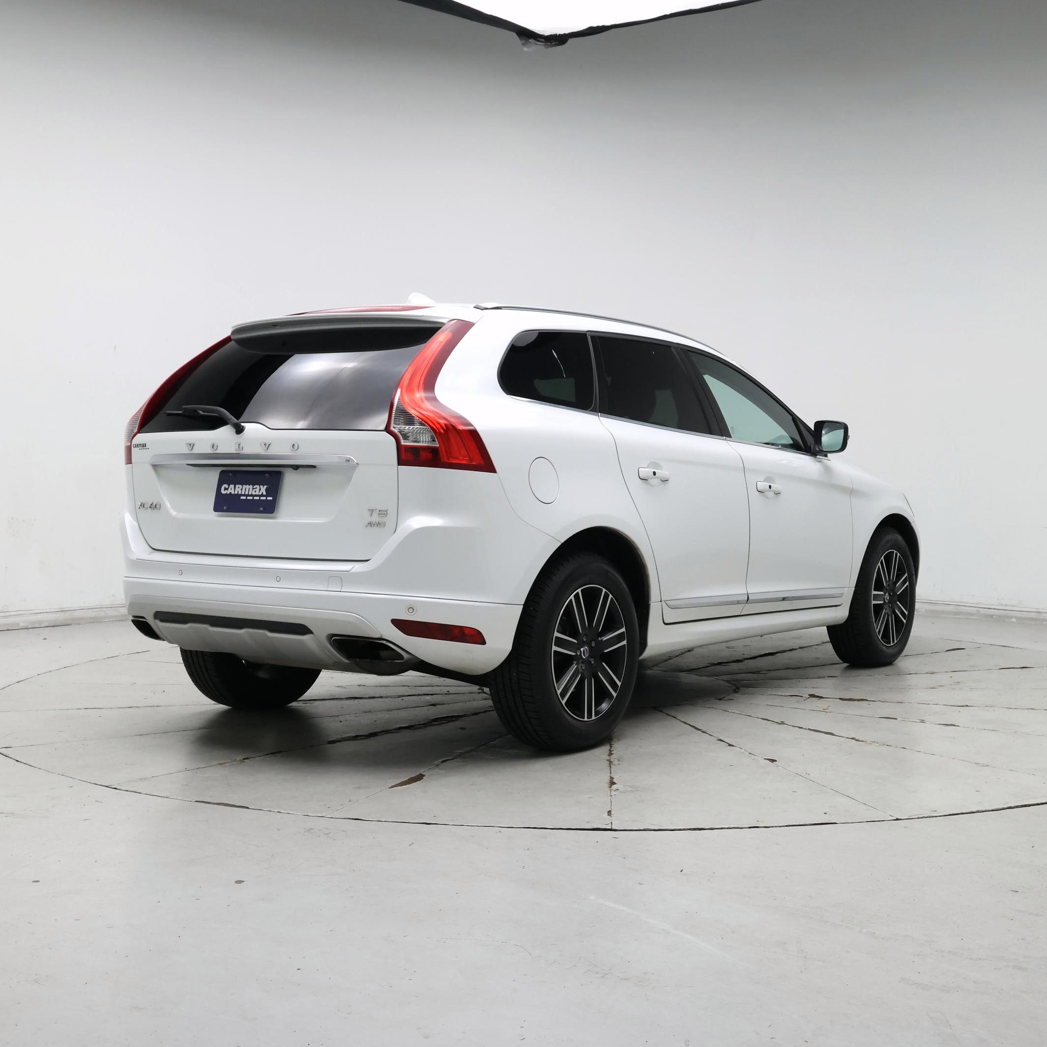 Thumbnail: 2017 Volvo XC60 - 8