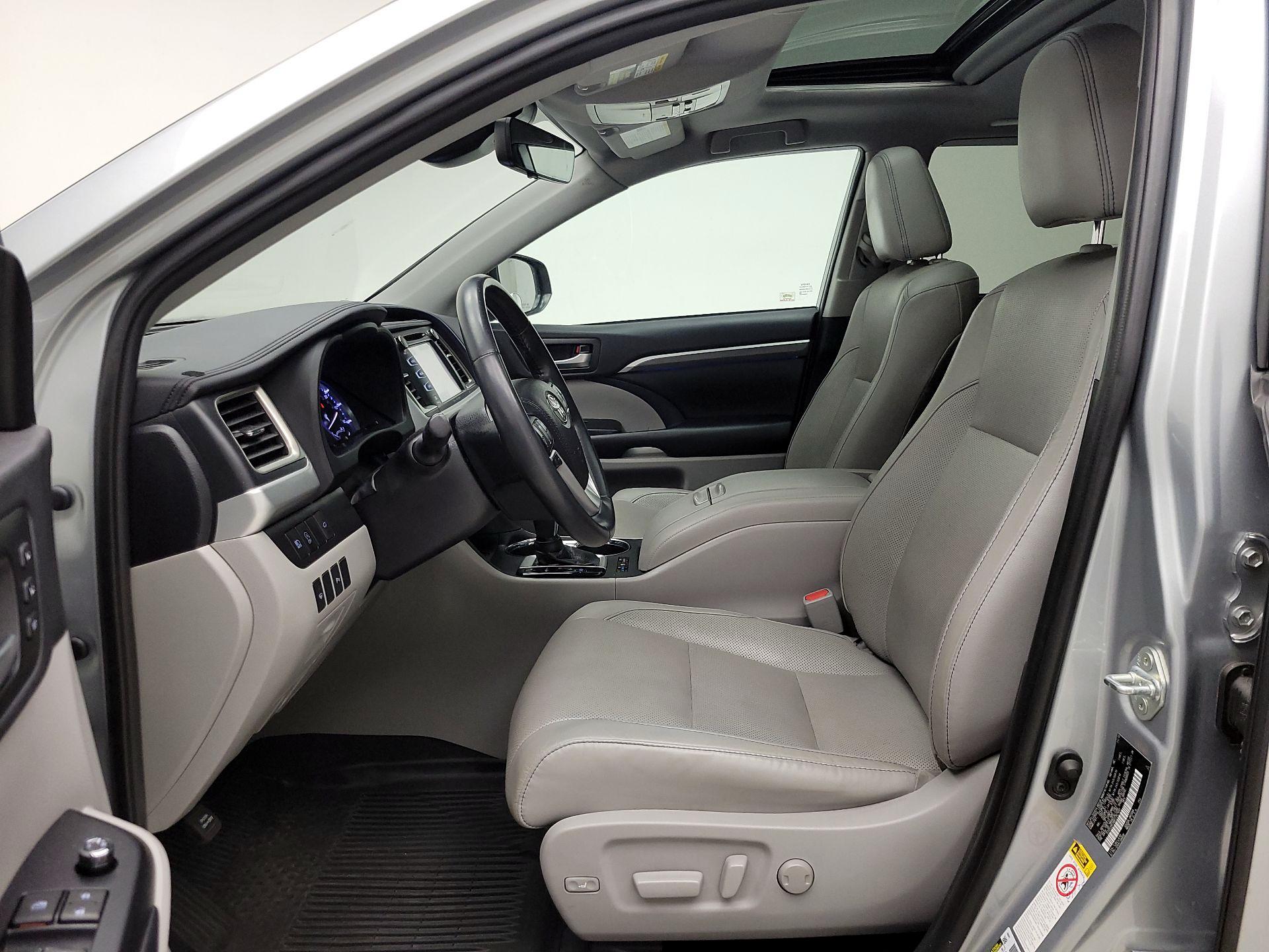 Thumbnail: 2019 Toyota Highlander - 11