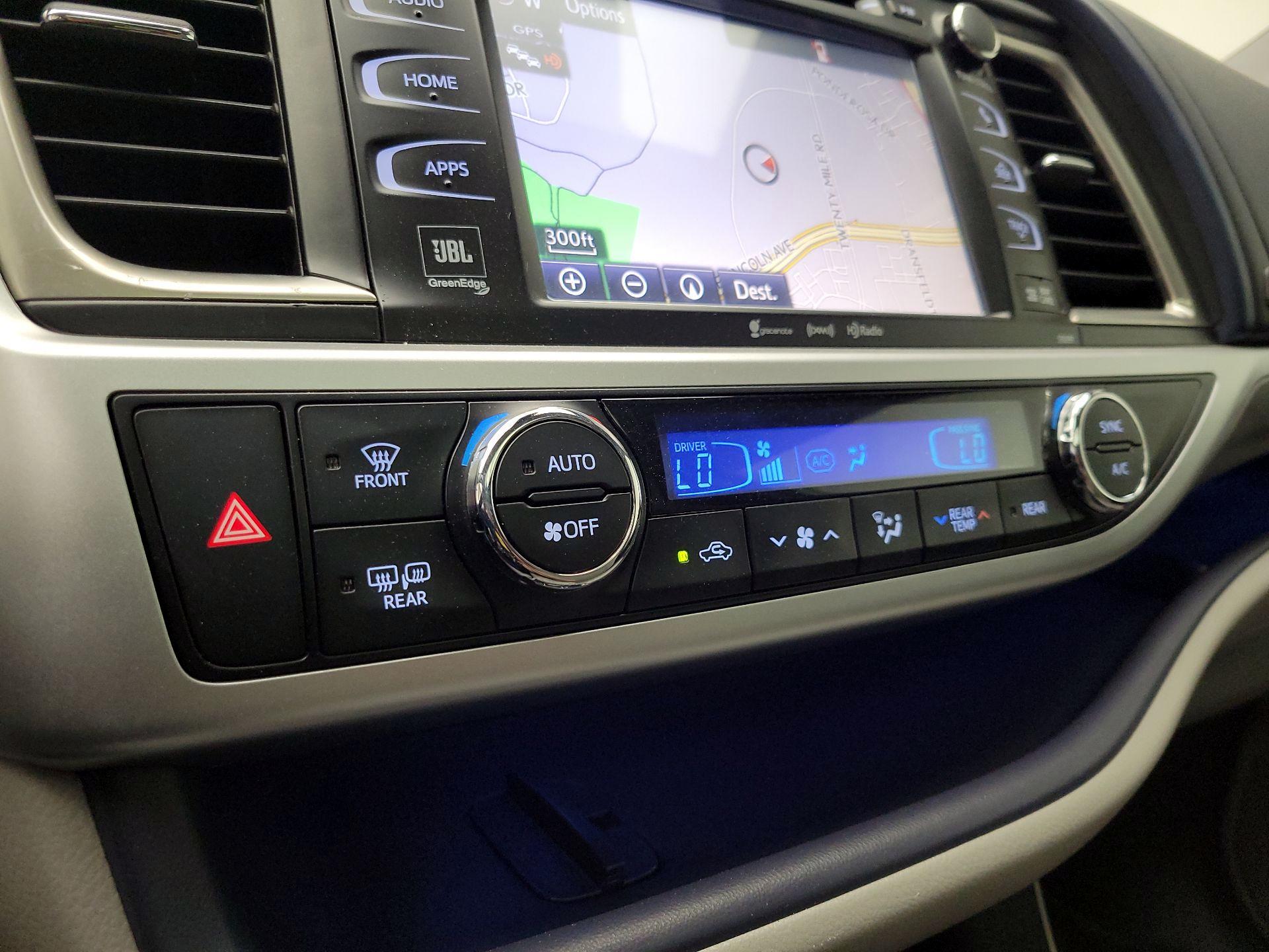 Thumbnail: 2019 Toyota Highlander - 17