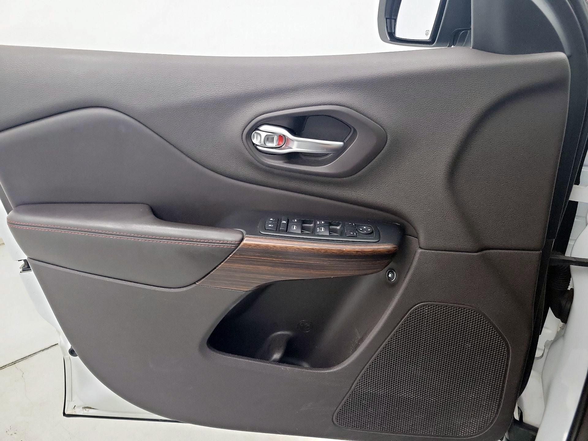 Thumbnail: 2014 Jeep Cherokee - 12