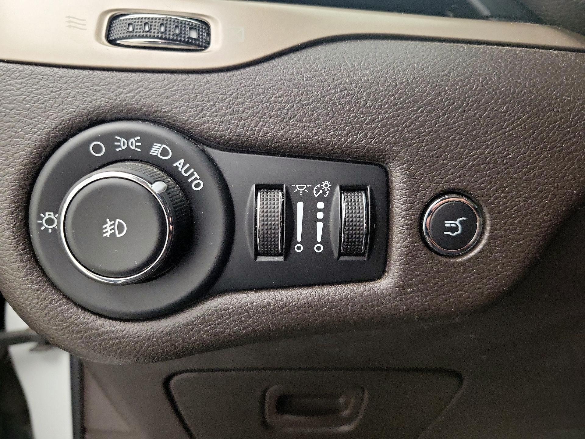 Thumbnail: 2014 Jeep Cherokee - 13