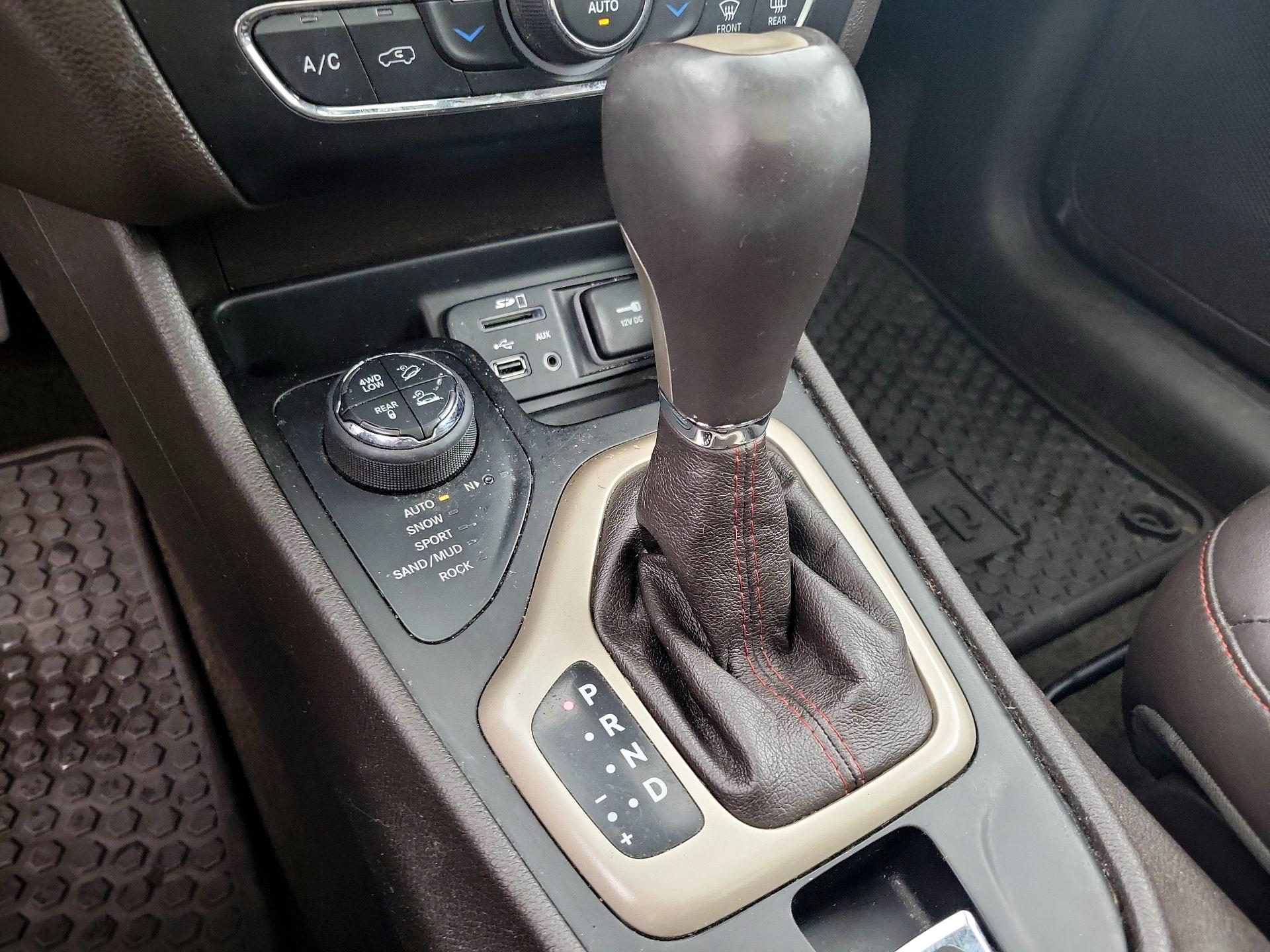 Thumbnail: 2014 Jeep Cherokee - 17