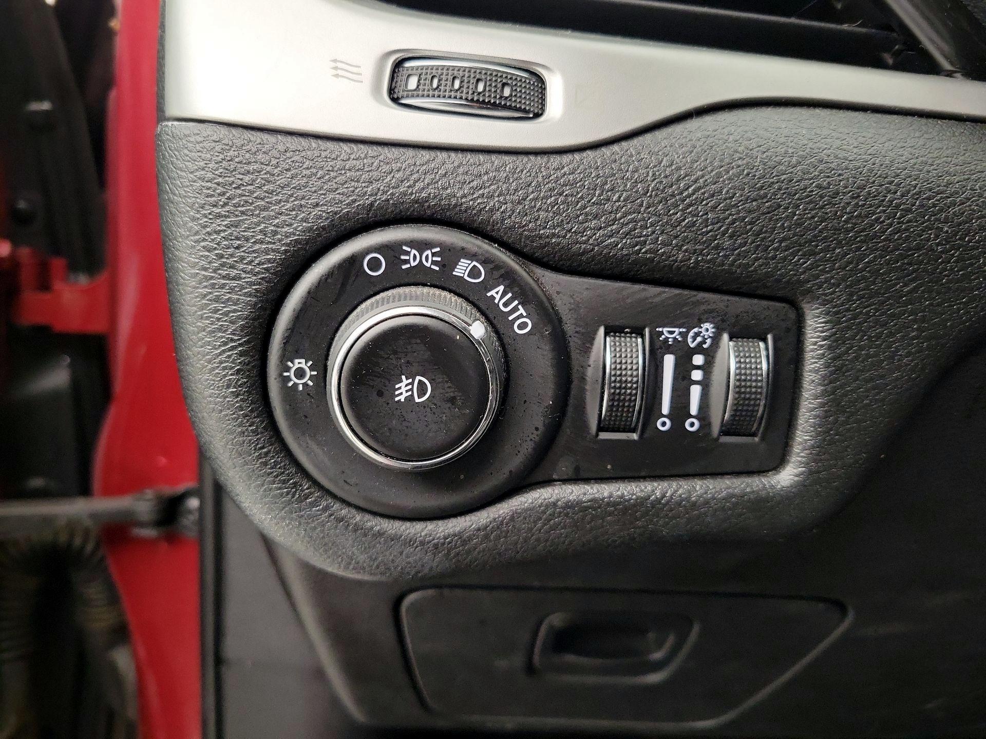 Thumbnail: 2014 Jeep Cherokee - 13