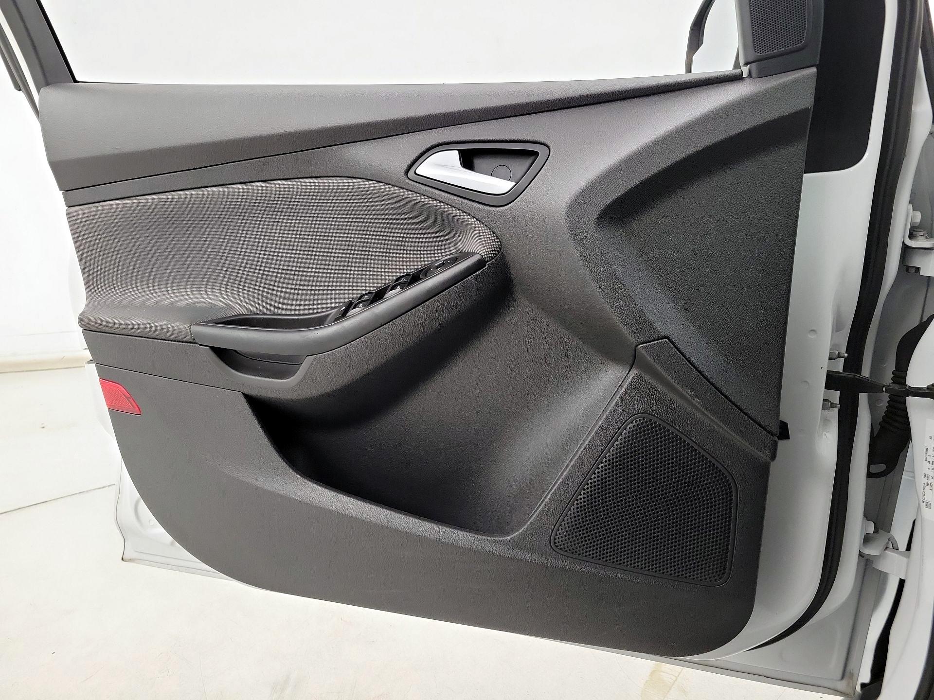 Thumbnail: 2014 Ford Focus - 12