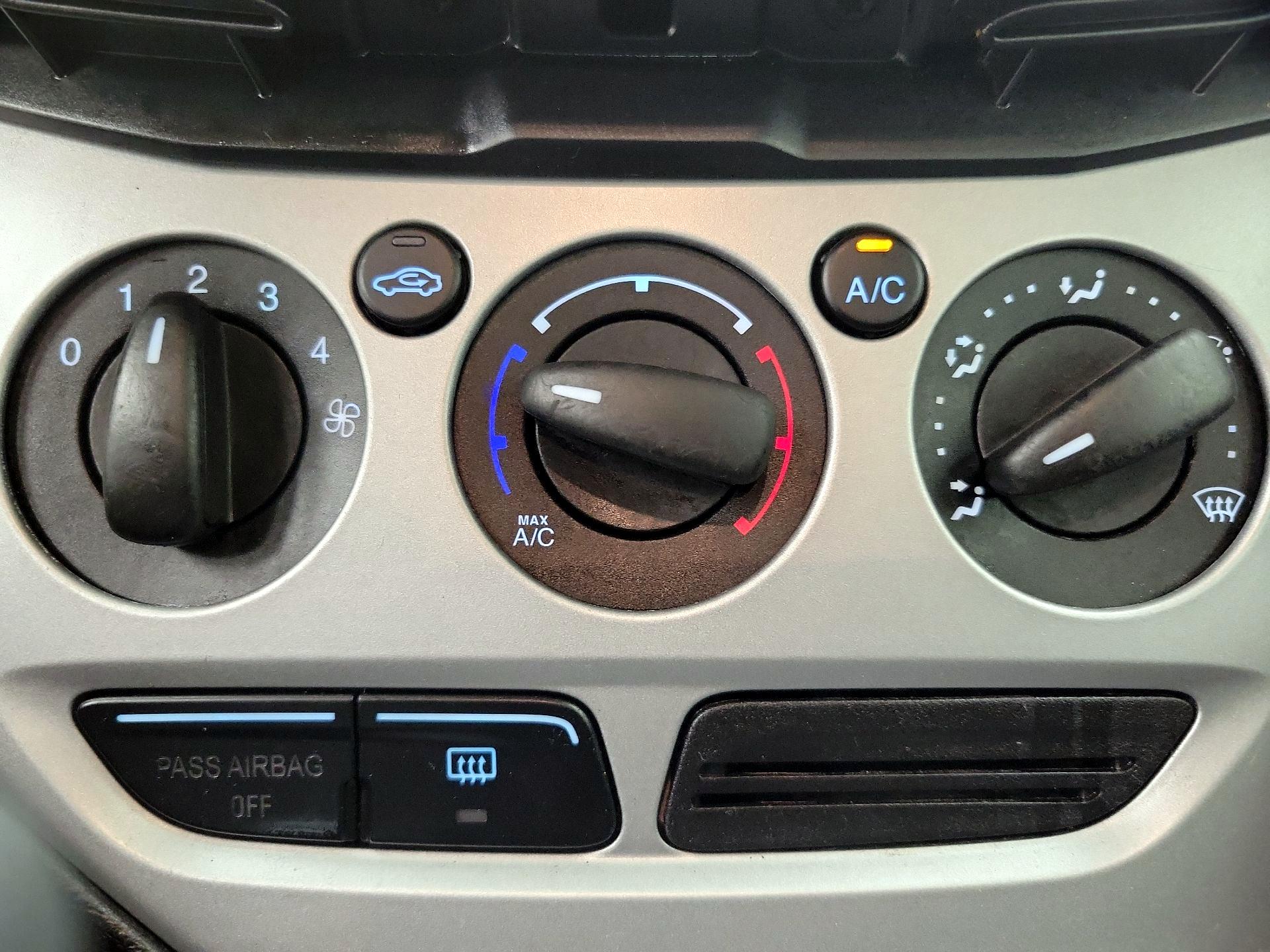 Thumbnail: 2014 Ford Focus - 15