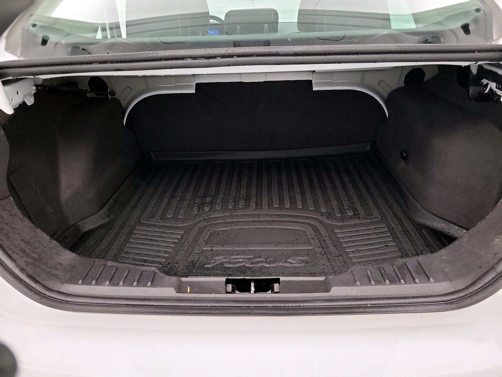 Thumbnail: 2014 Ford Focus - 19