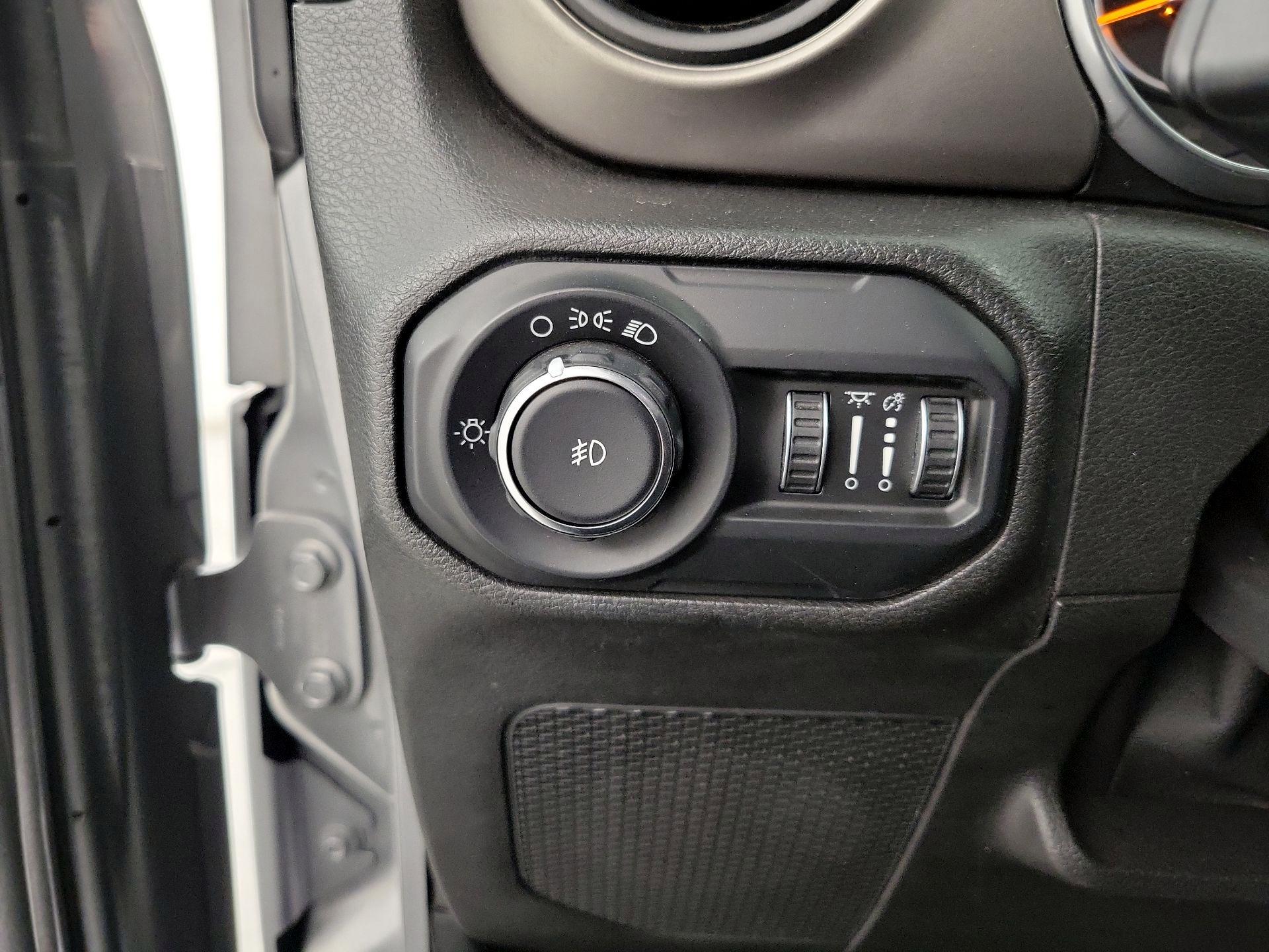 Thumbnail: 2018 Jeep Wrangler - 13