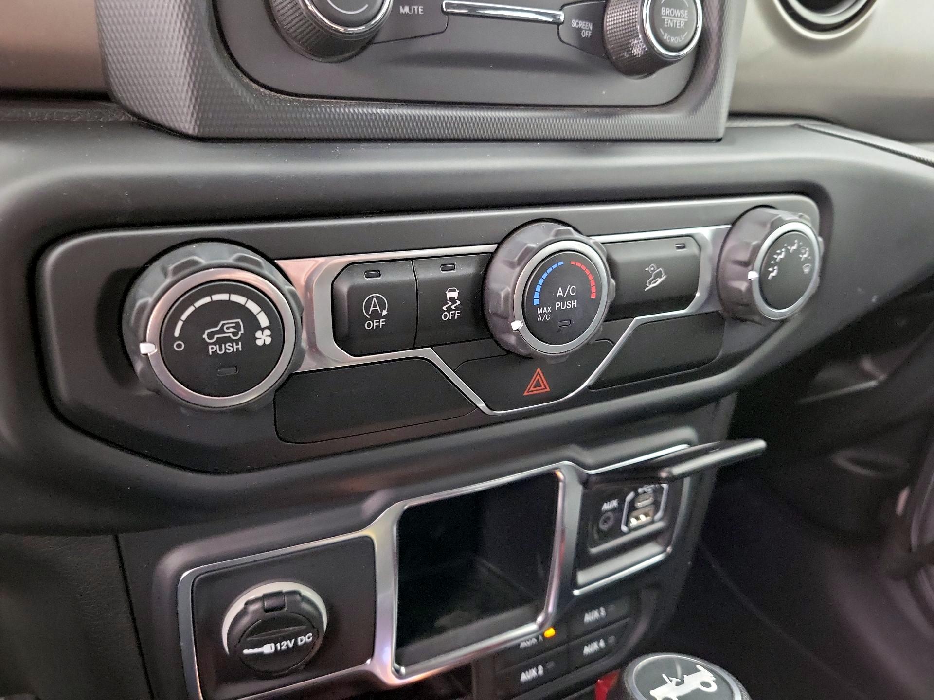 Thumbnail: 2018 Jeep Wrangler - 16