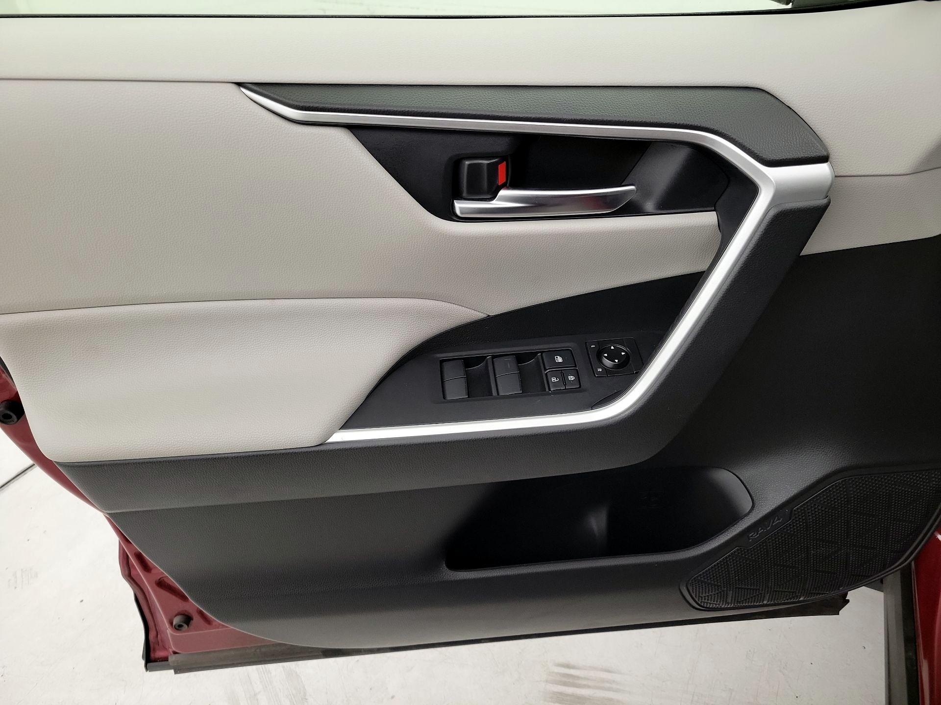 Thumbnail: 2021 Toyota RAV4 - 12