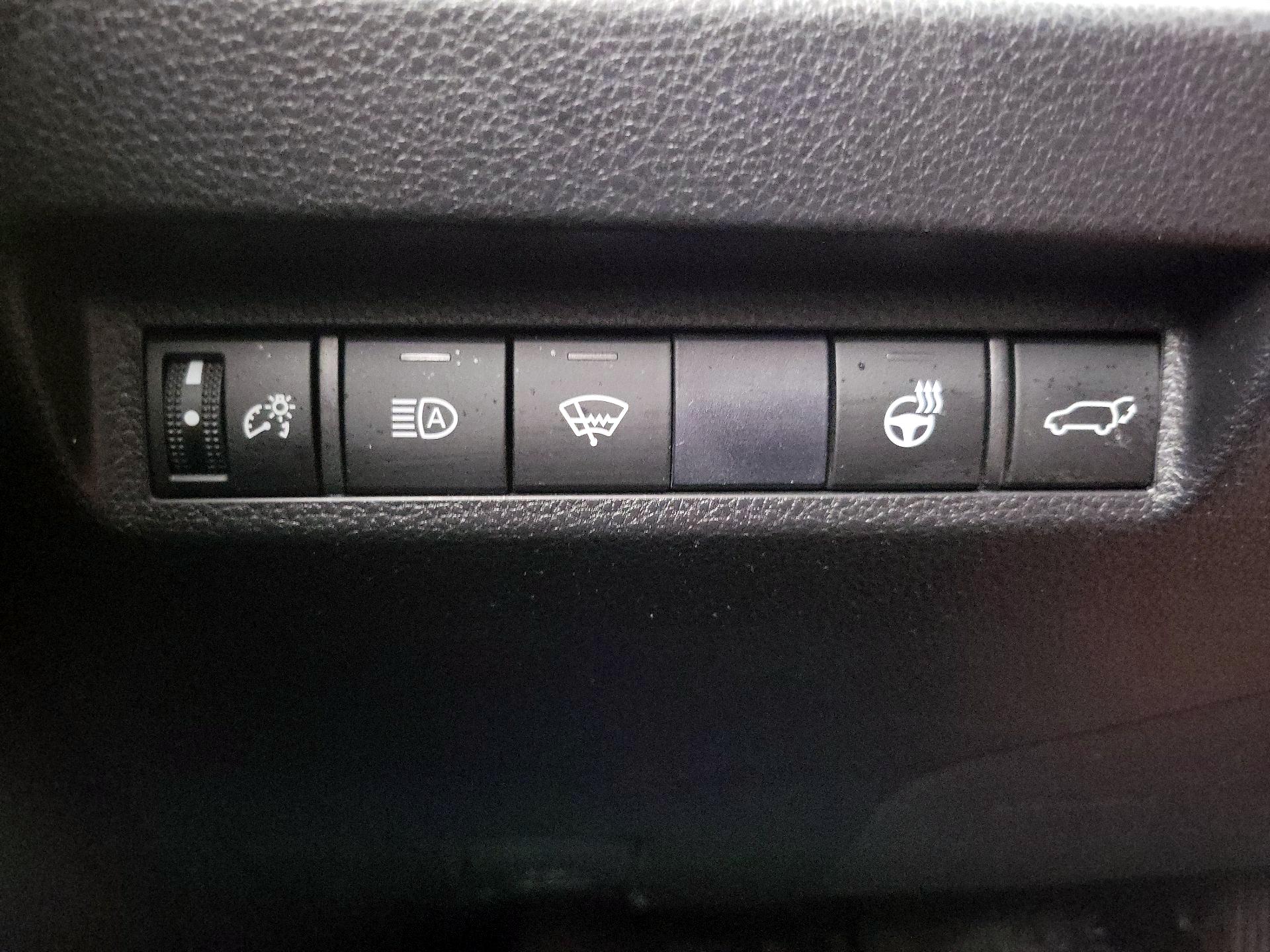 Thumbnail: 2021 Toyota RAV4 - 13