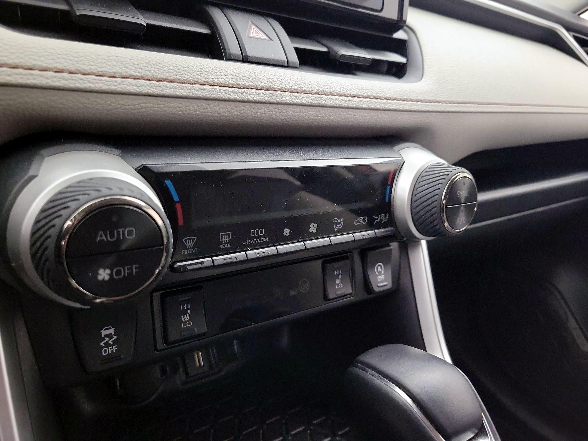 Thumbnail: 2021 Toyota RAV4 - 16
