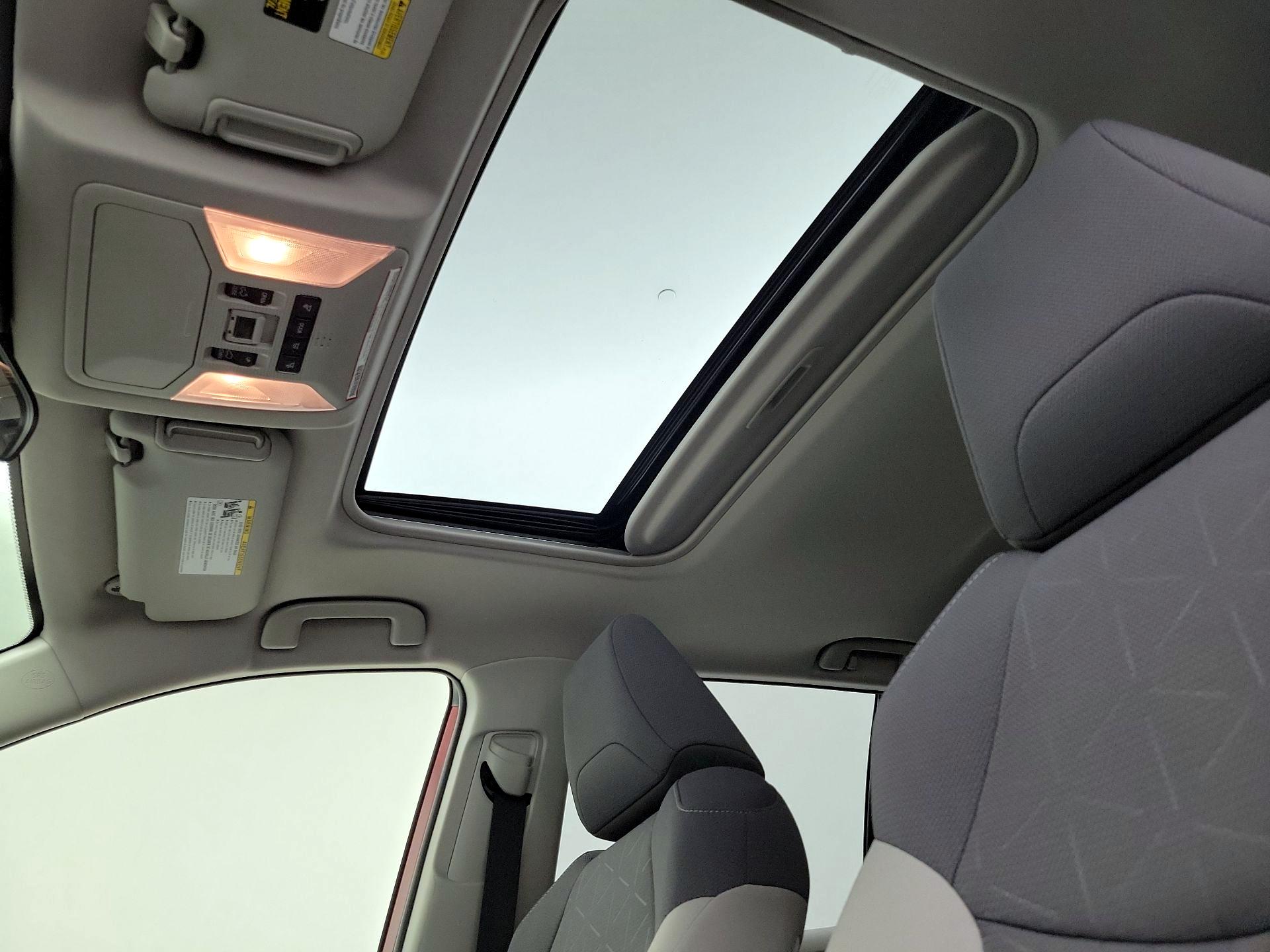 Thumbnail: 2021 Toyota RAV4 - 19