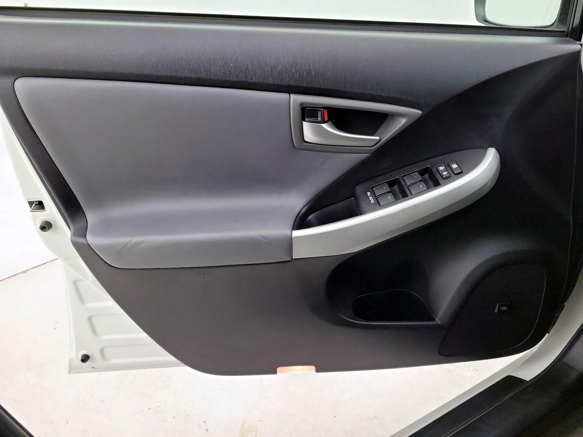 Thumbnail: 2014 Toyota Prius - 12