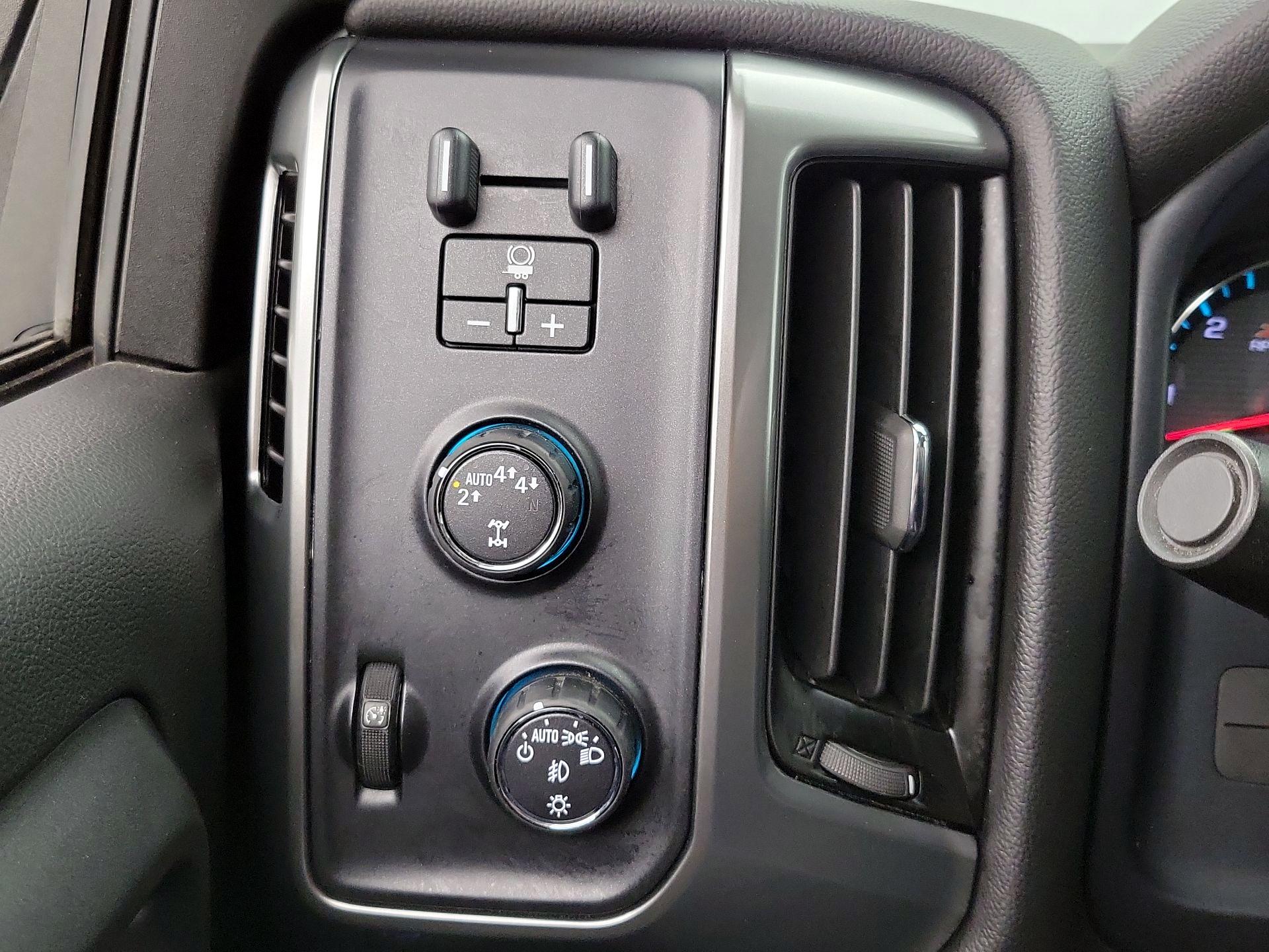 Thumbnail: 2017 Chevrolet Silverado 1500 - 13