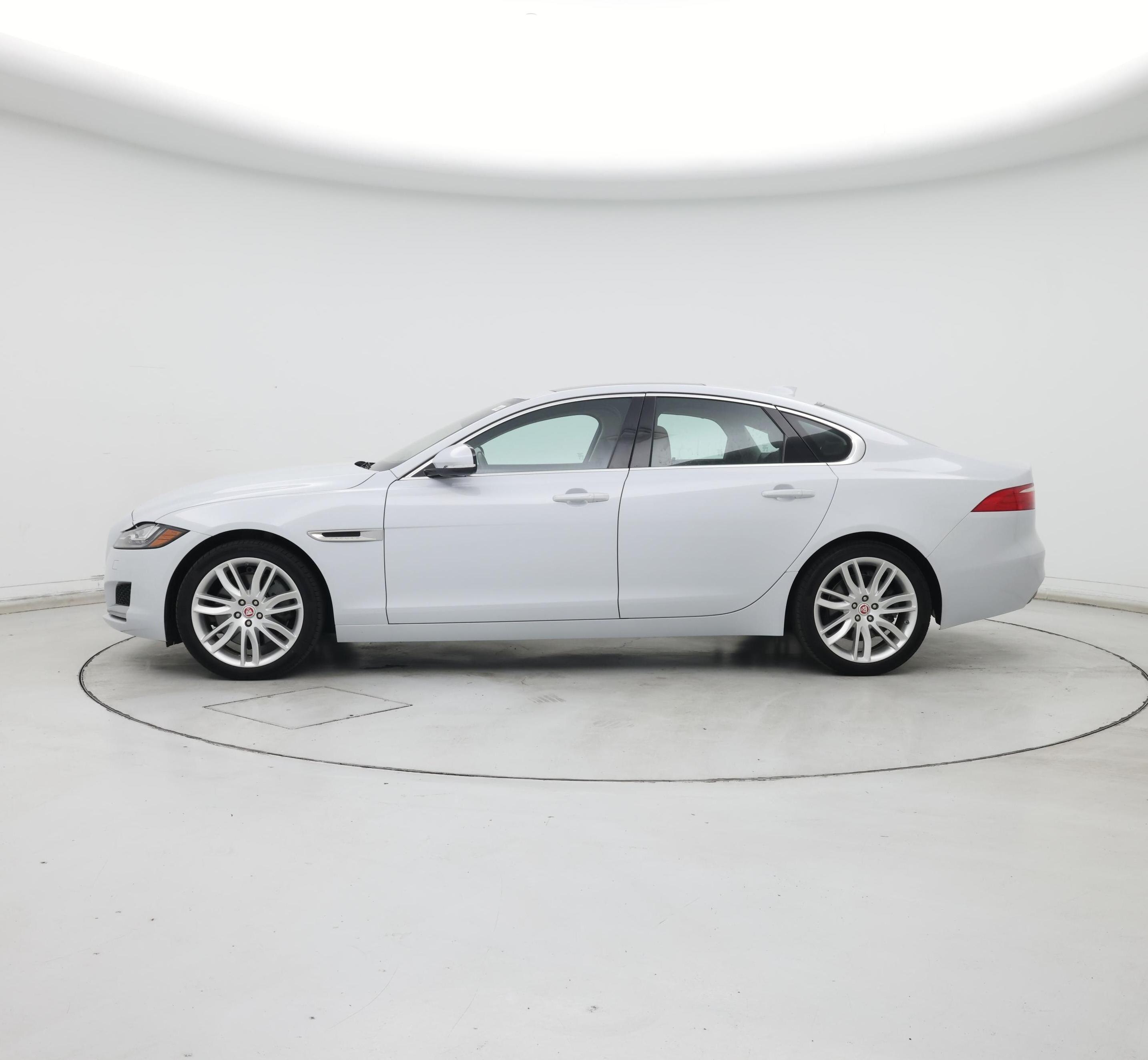 Thumbnail: 2018 Jaguar XF - 3