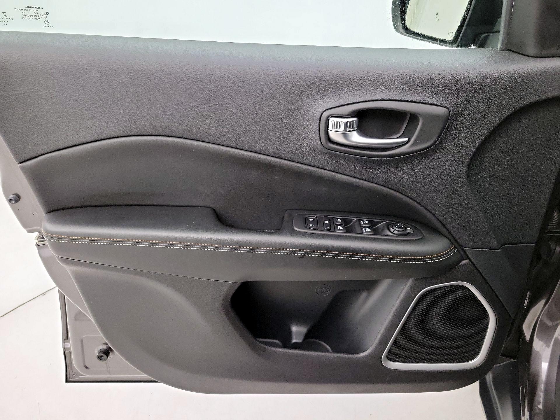 Thumbnail: 2020 Jeep Compass - 12