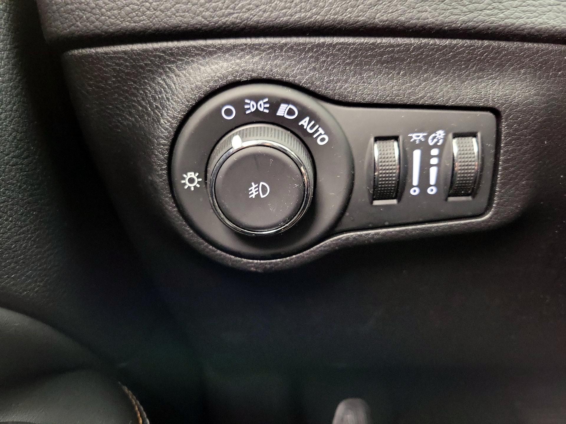 Thumbnail: 2020 Jeep Compass - 13