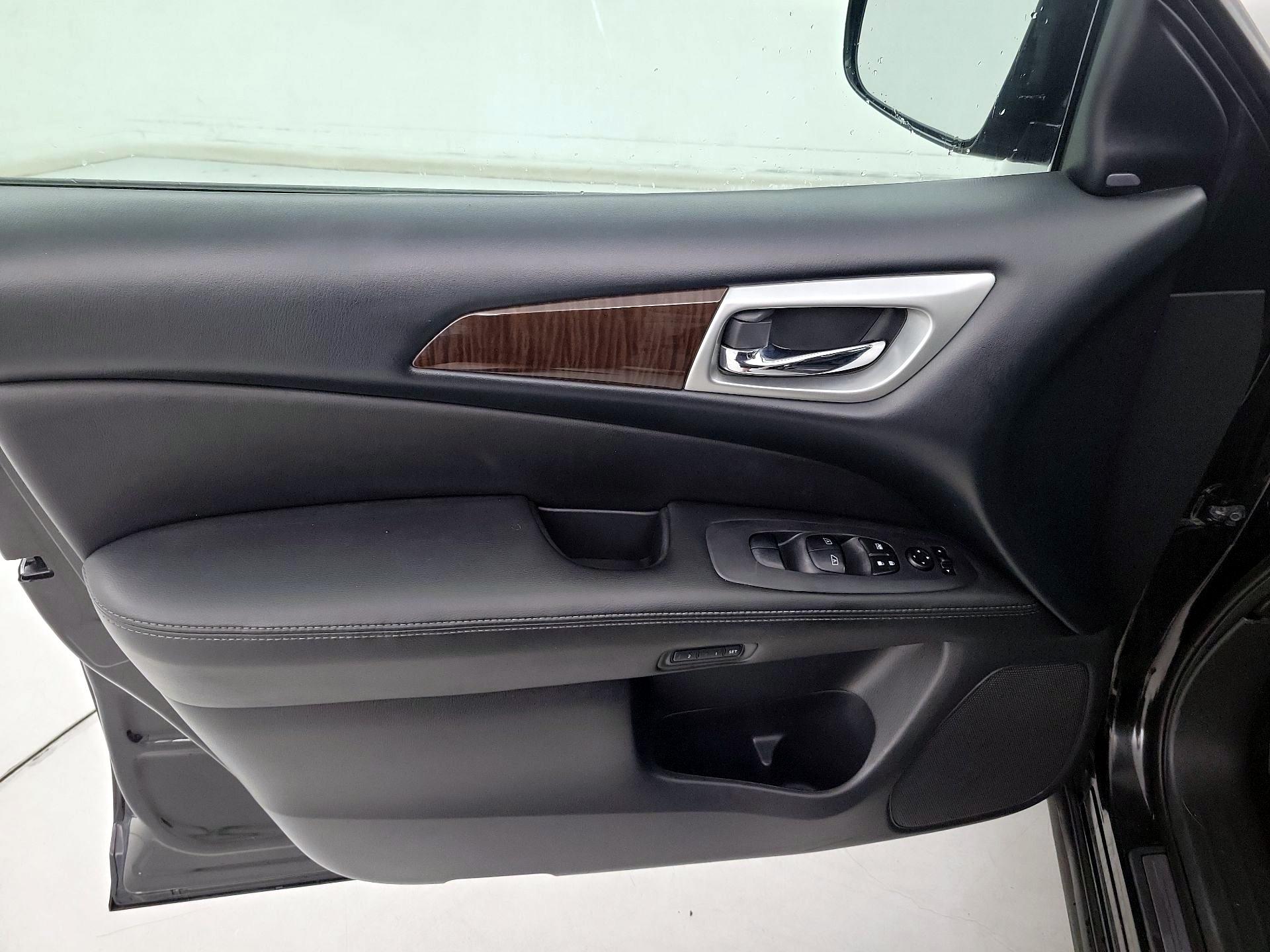 Thumbnail: 2015 Nissan Pathfinder - 12