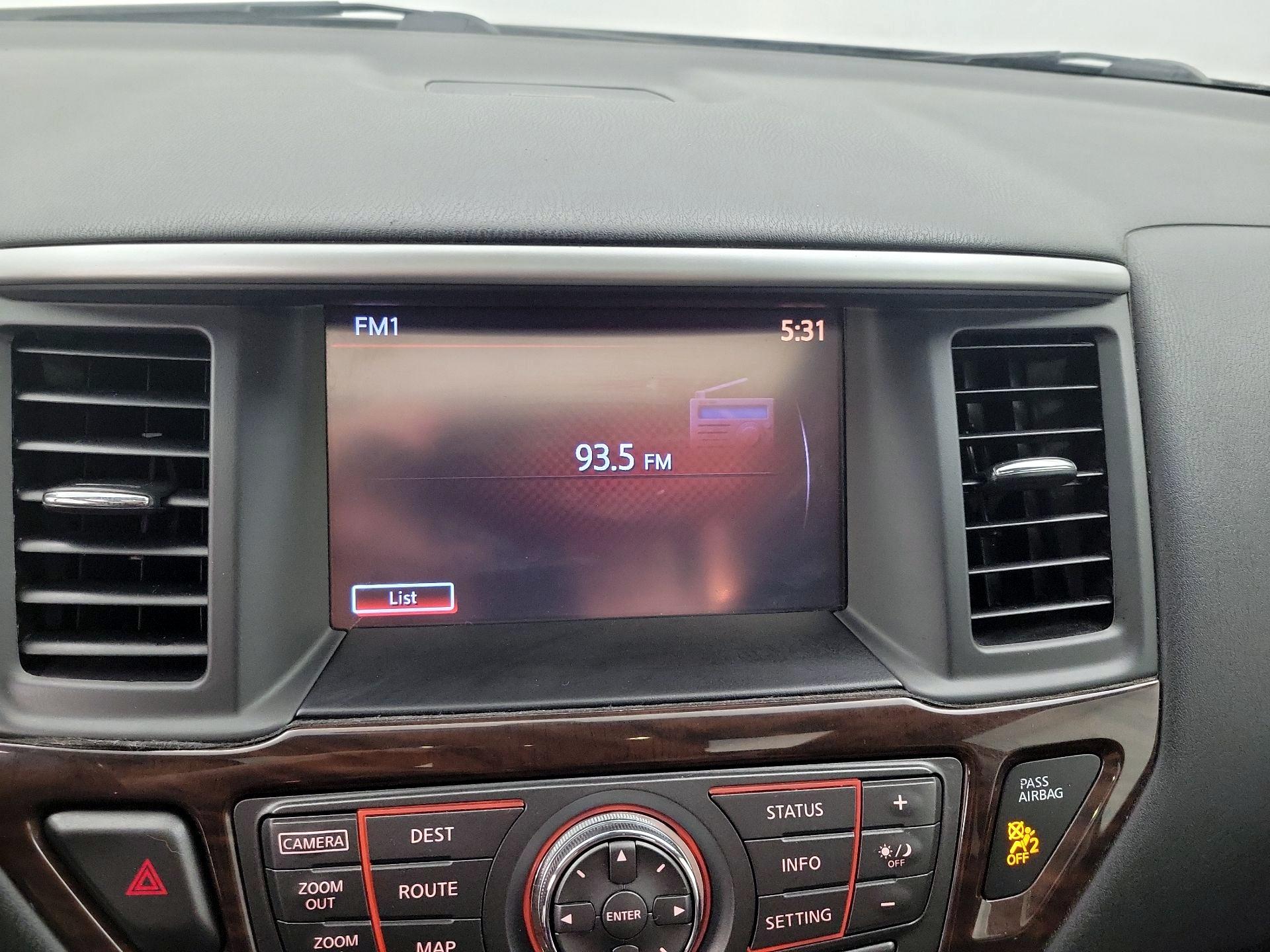 Thumbnail: 2015 Nissan Pathfinder - 16