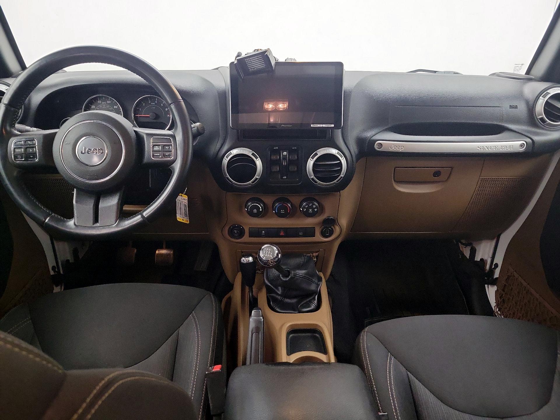 Thumbnail: 2016 Jeep Wrangler - 9