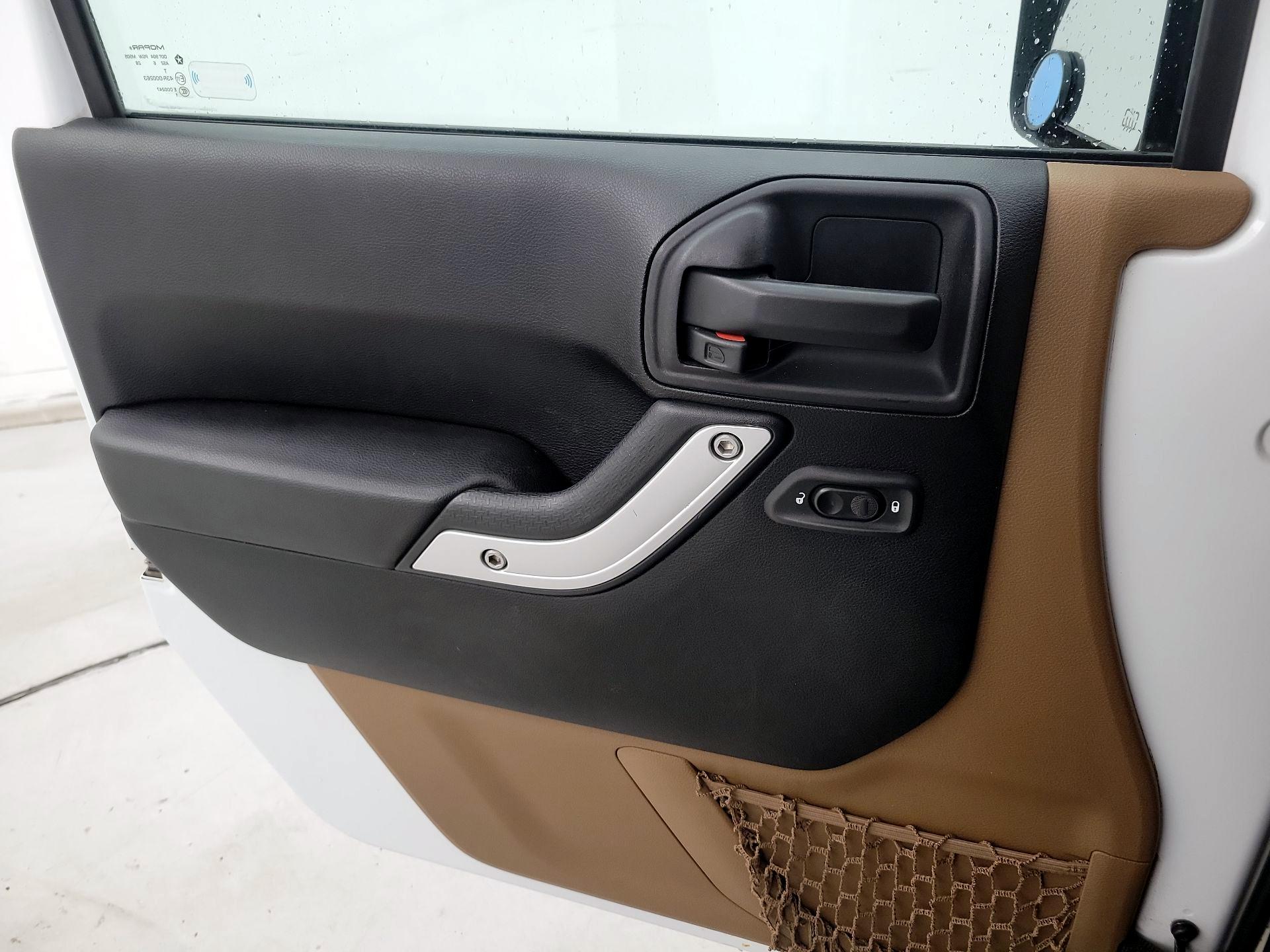 Thumbnail: 2016 Jeep Wrangler - 12