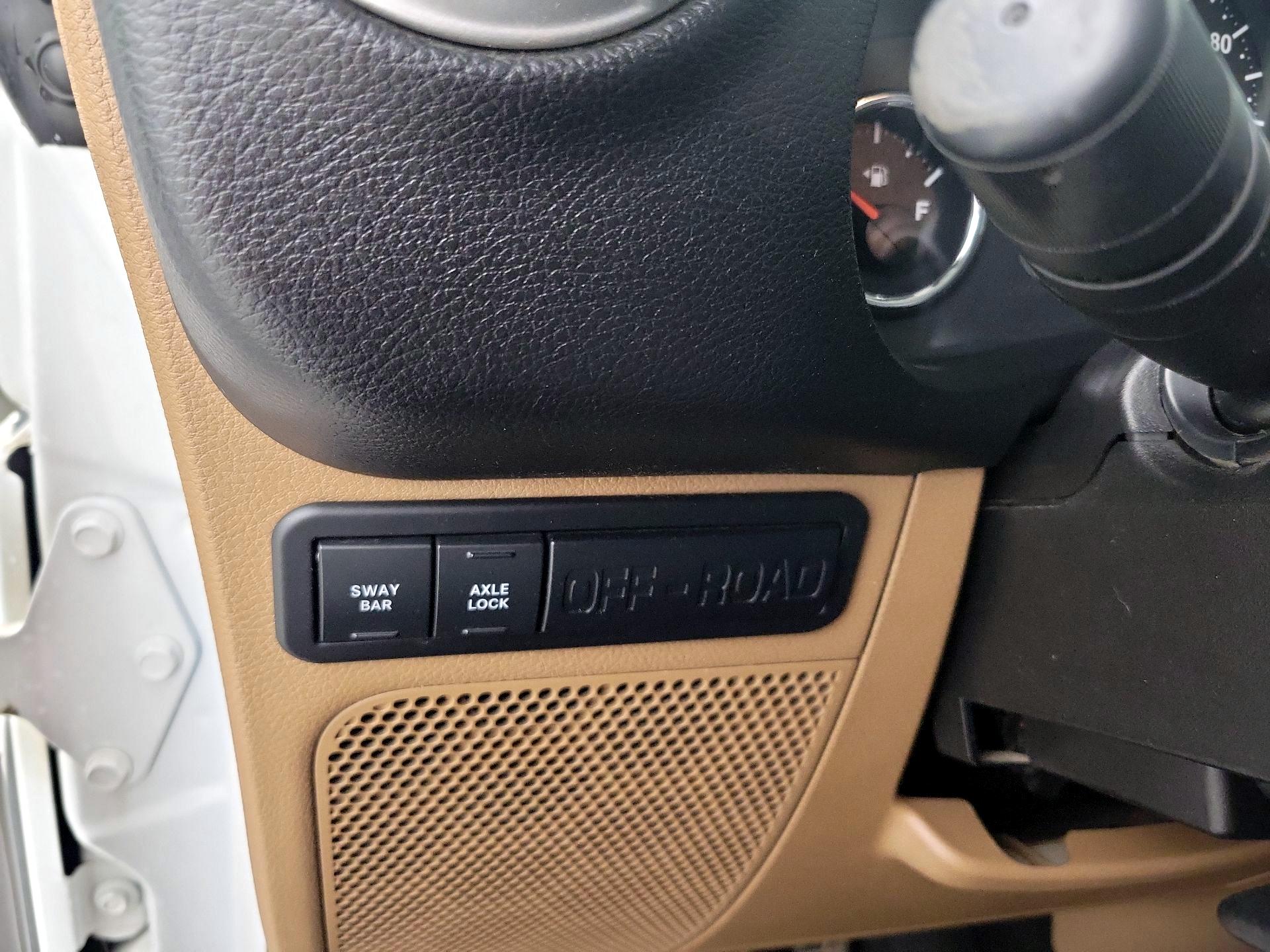 Thumbnail: 2016 Jeep Wrangler - 13